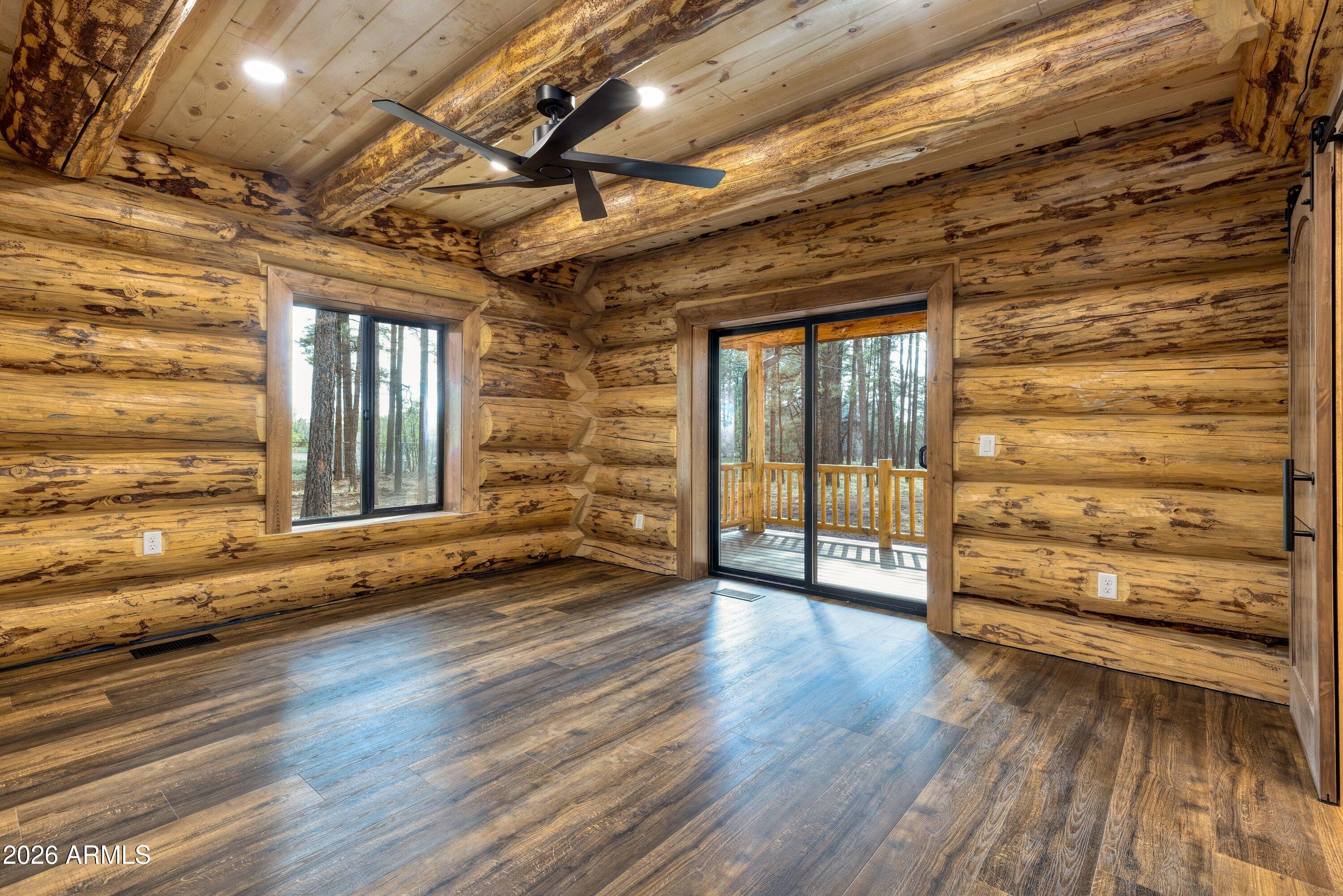 LAKESIDE SUMMER HOMES - Residential
