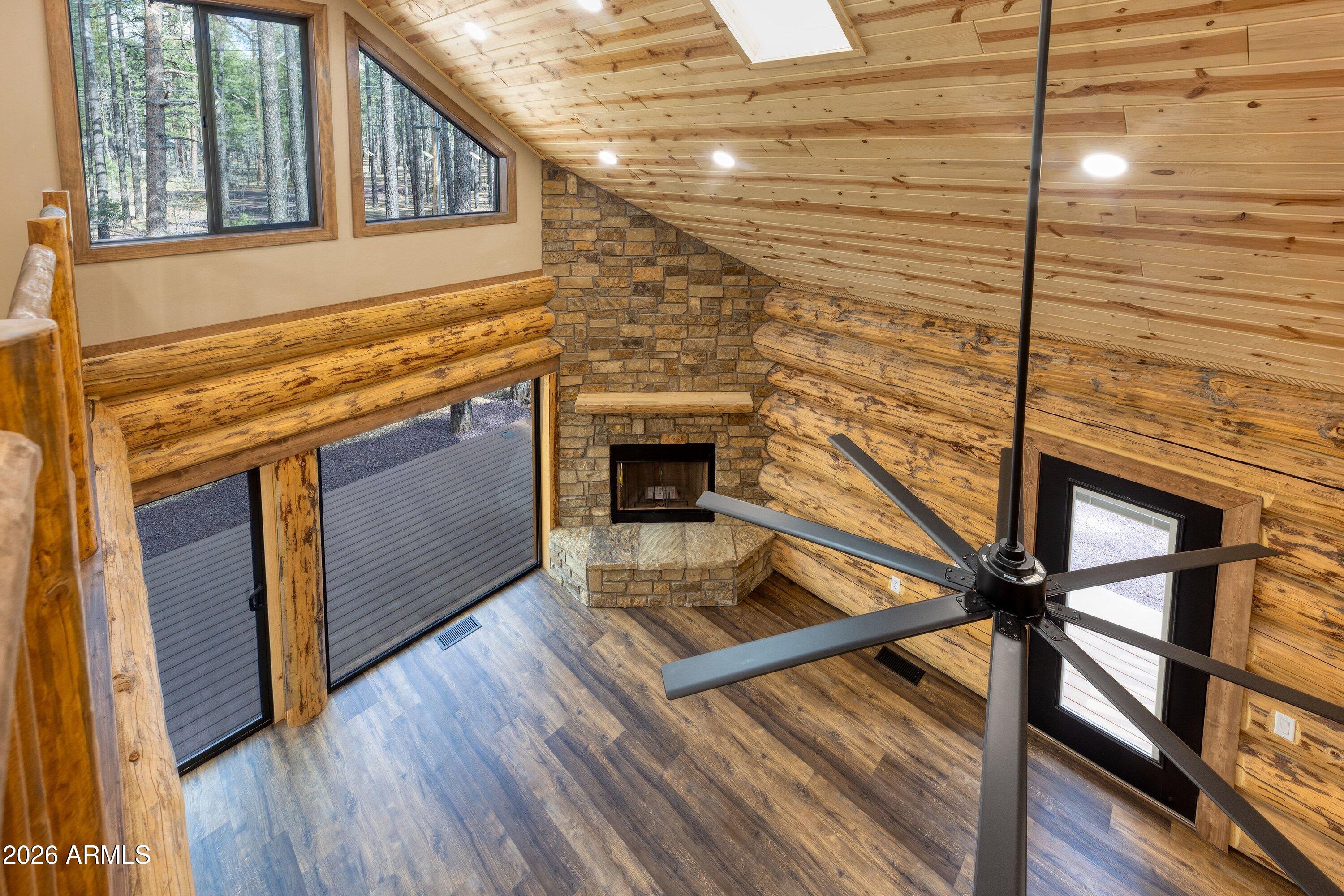 LAKESIDE SUMMER HOMES - Residential