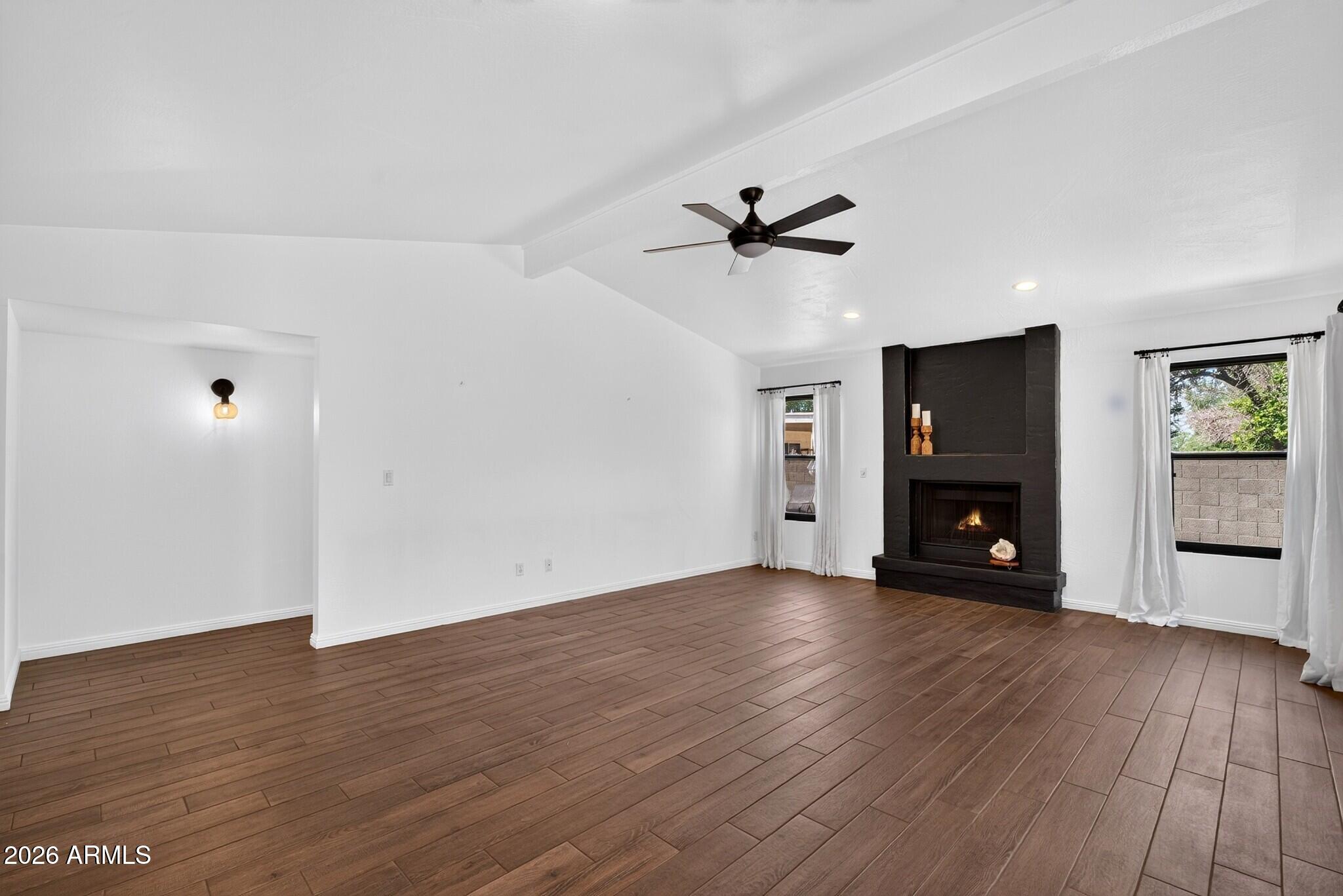 SILVERGATE 3 UNIT 1 - Residential