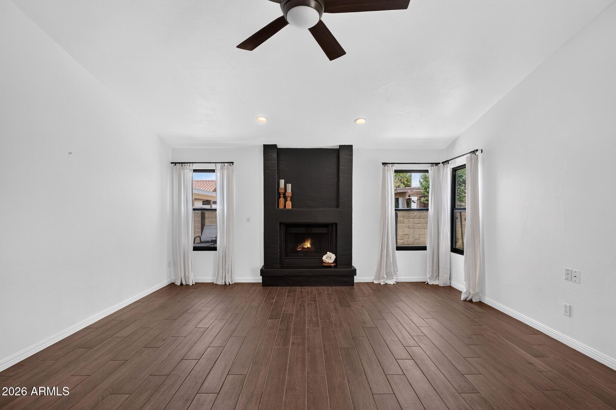 SILVERGATE 3 UNIT 1 - Residential