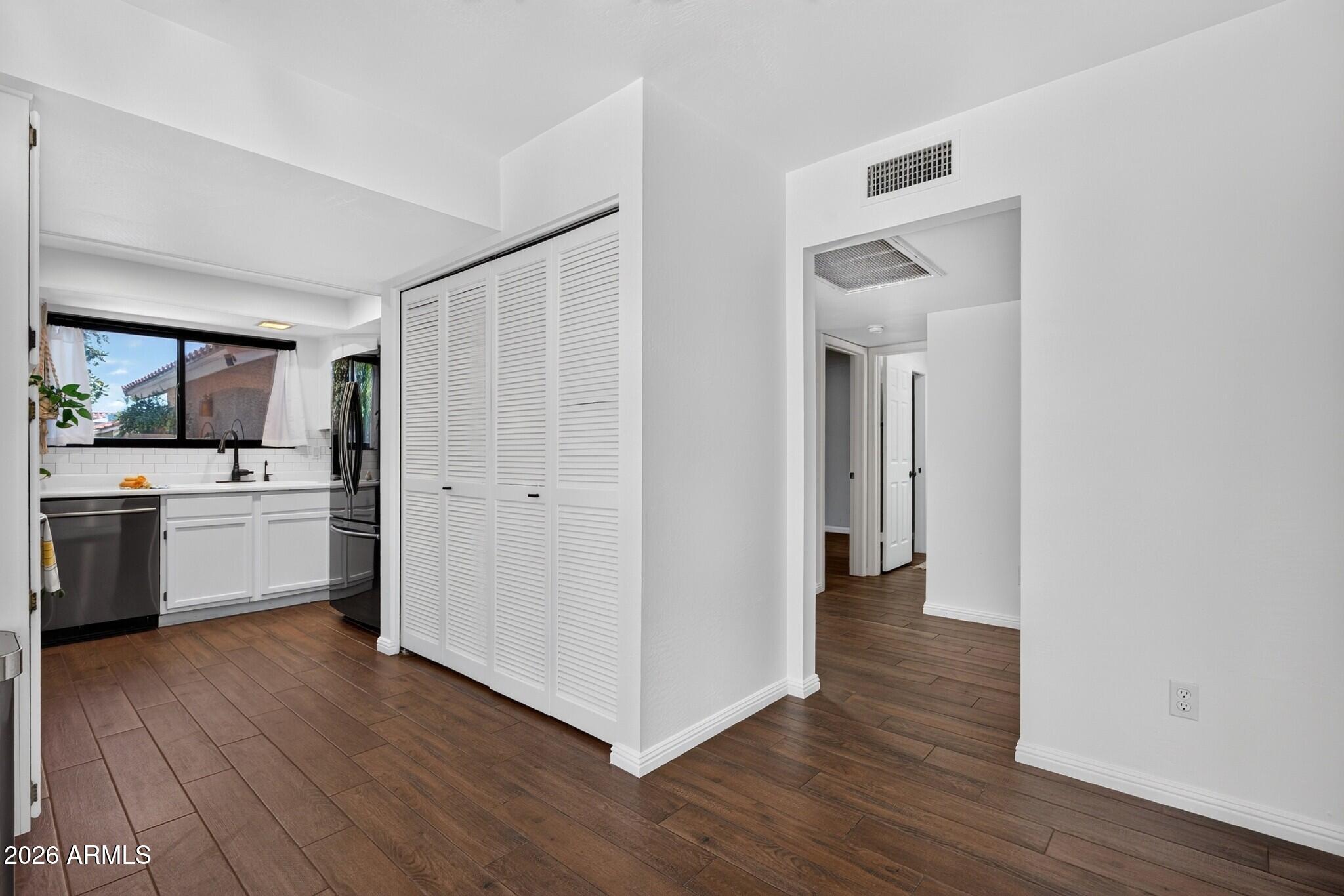 SILVERGATE 3 UNIT 1 - Residential