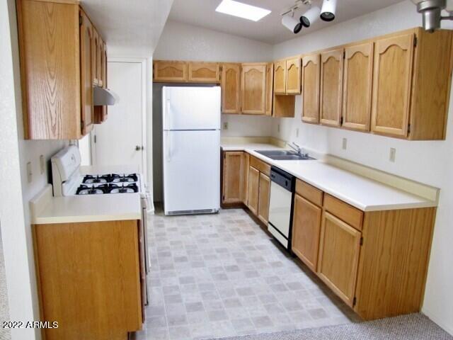 DESERT SHADOWS - Residential Lease