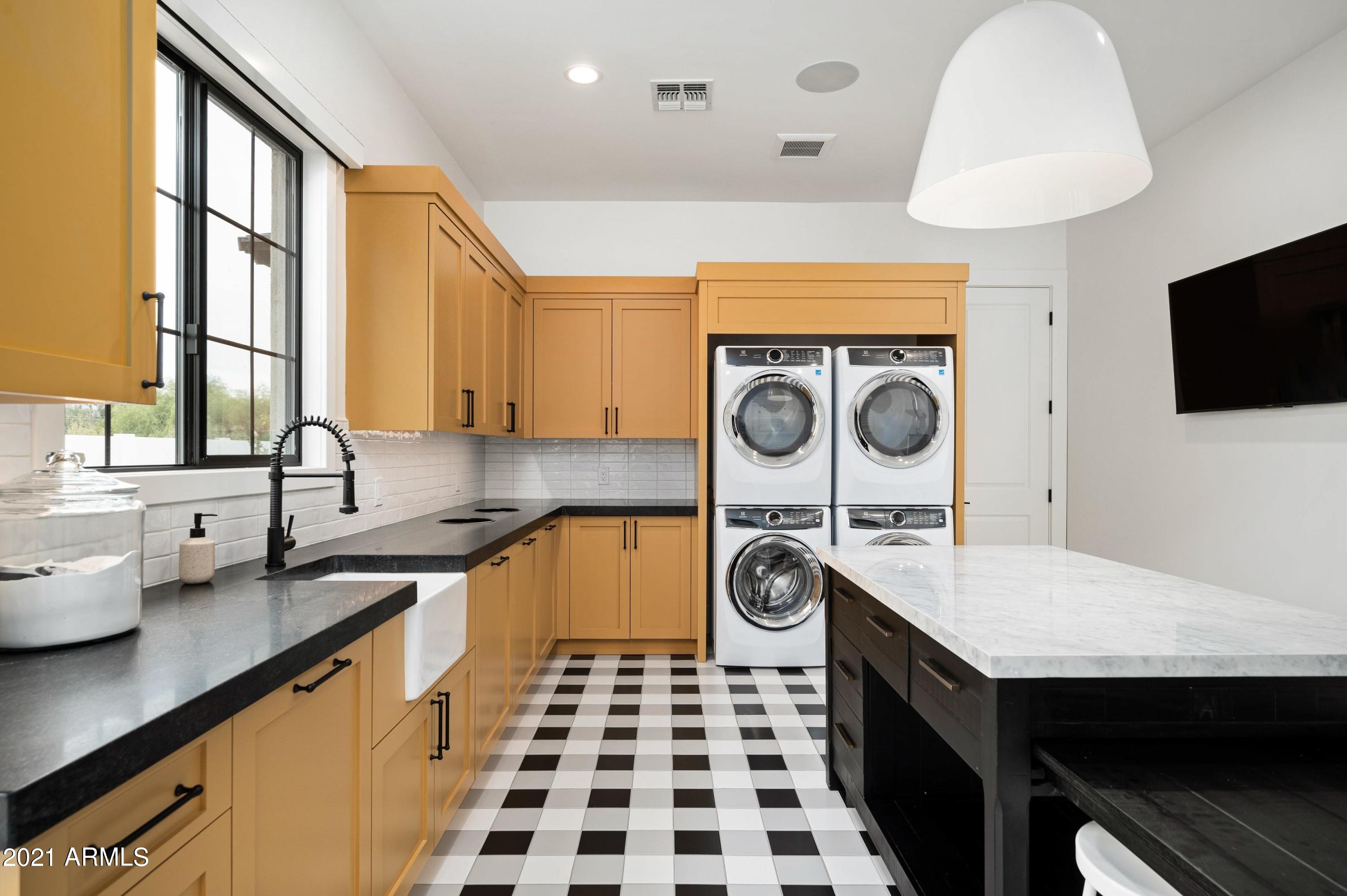 LOR VILLA ESTATES - Residential