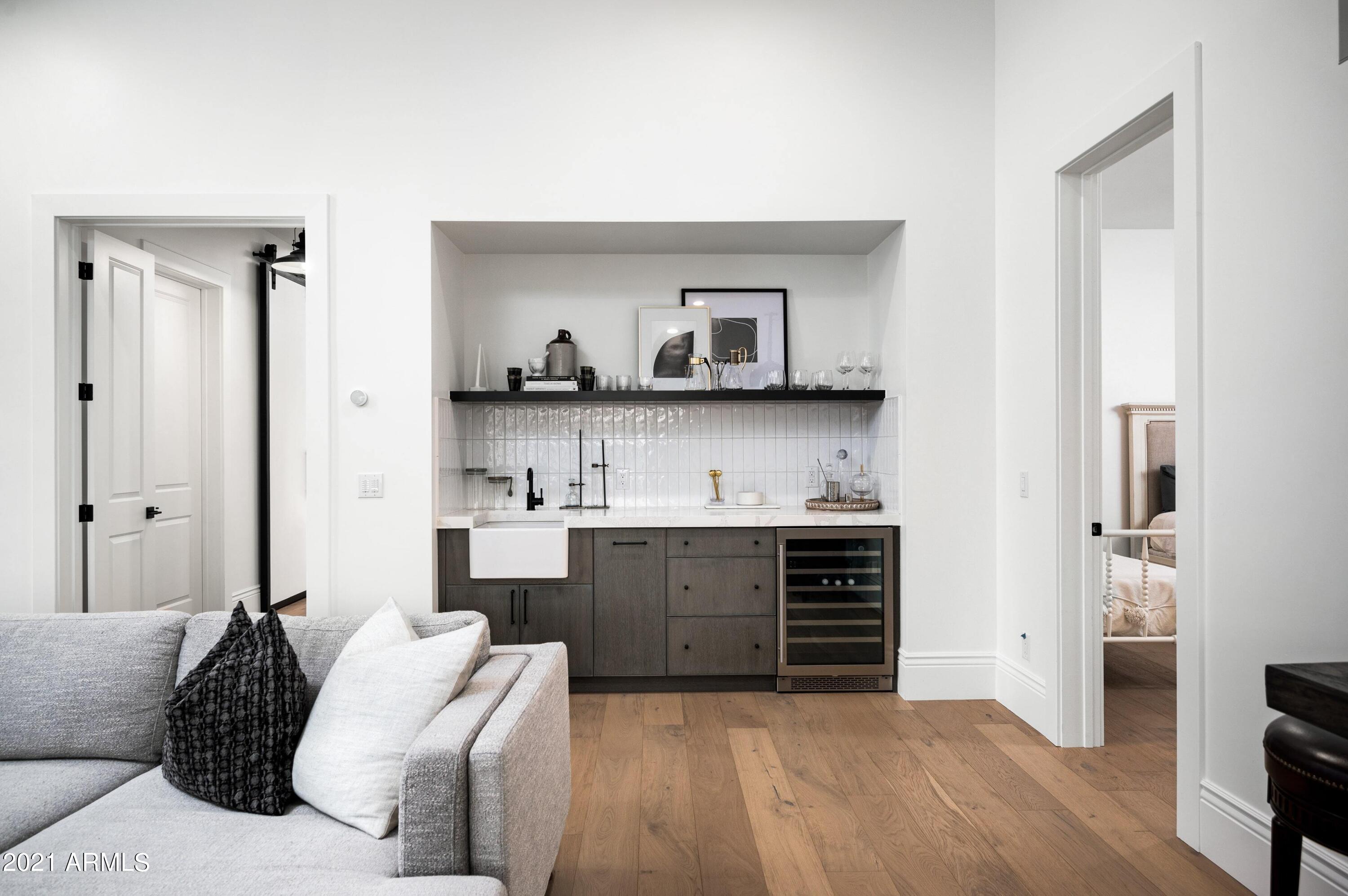 LOR VILLA ESTATES - Residential