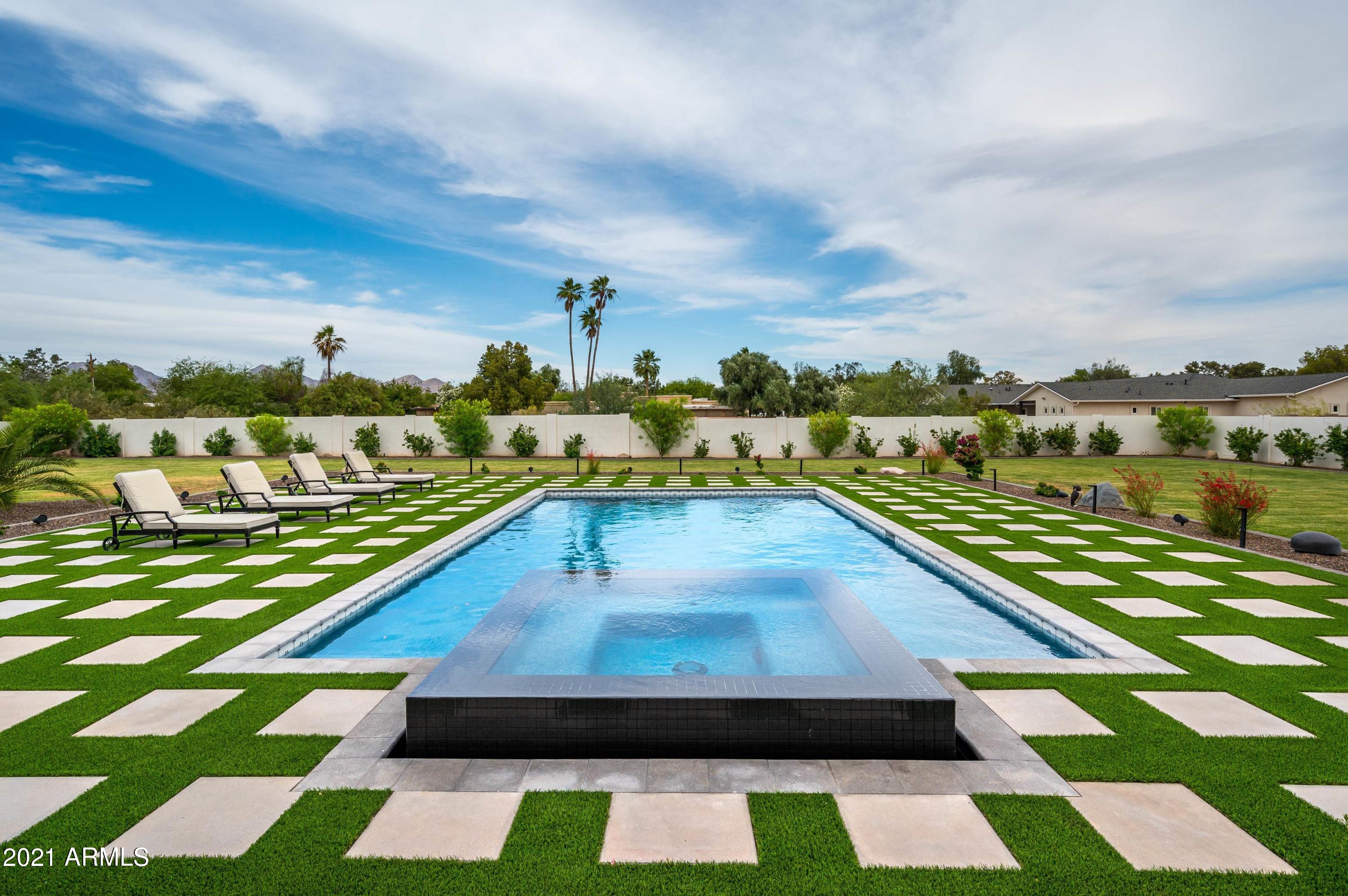 LOR VILLA ESTATES - Residential