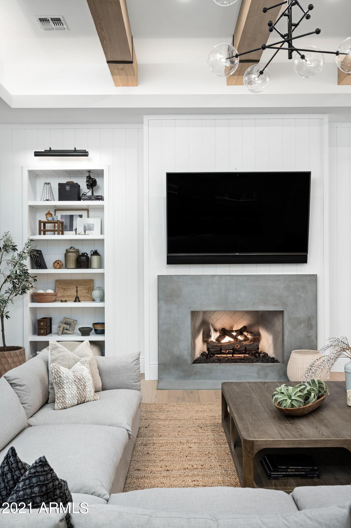 LOR VILLA ESTATES - Residential