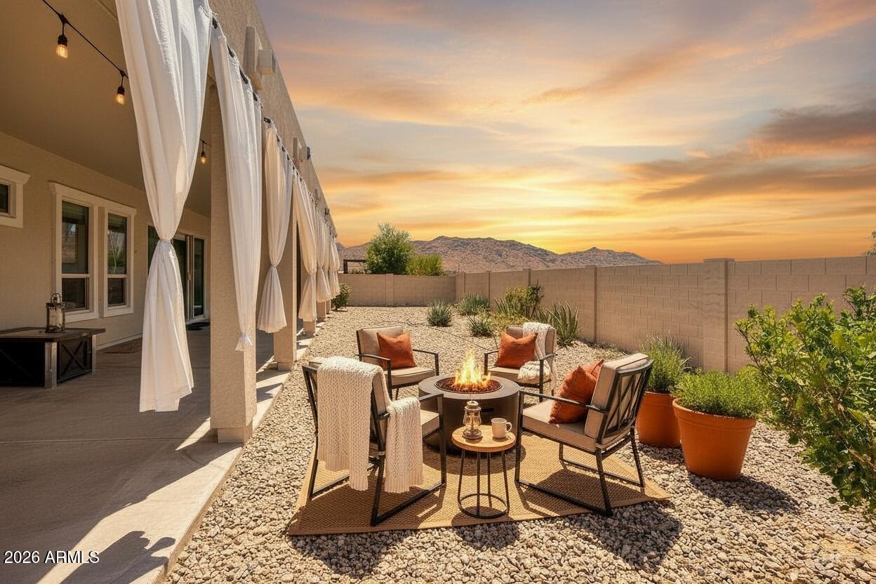 COMMONS AT SOUTH MOUNTAIN - Residential