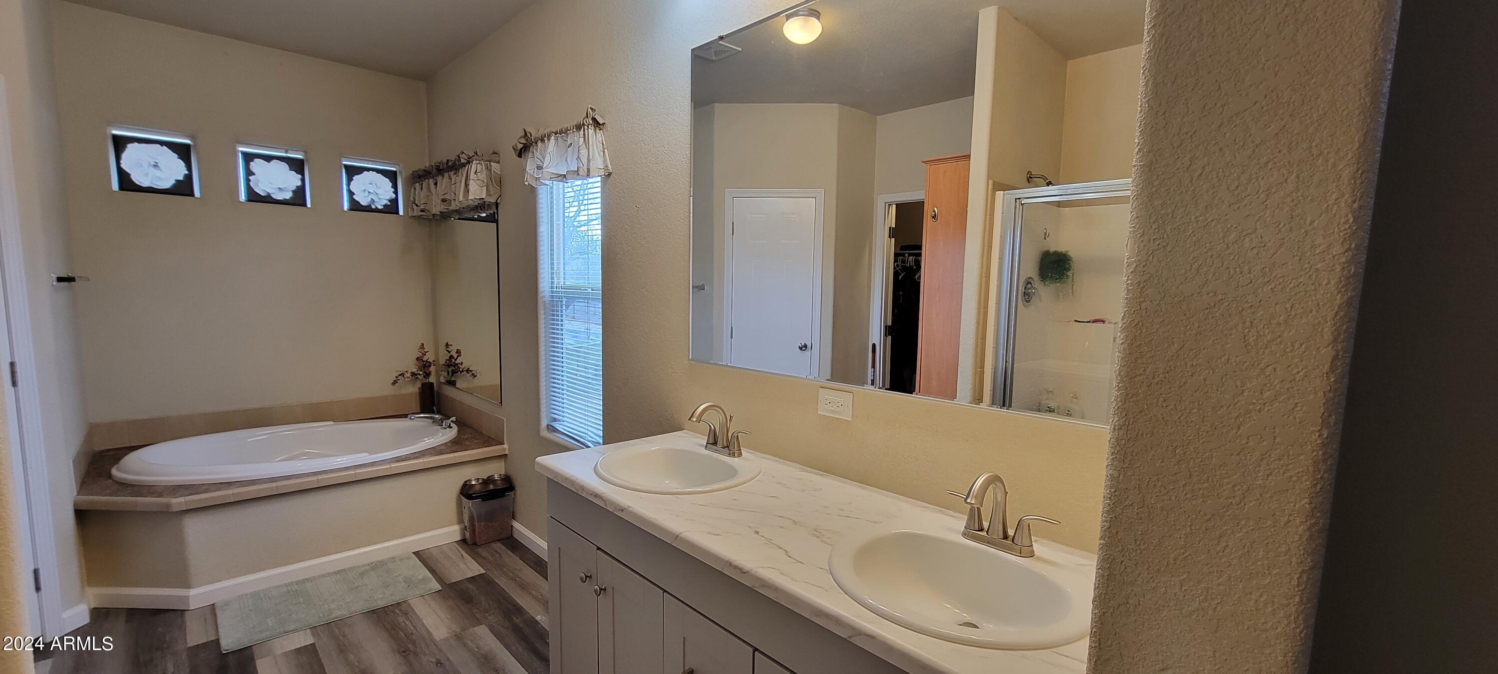 MOUNTAIN MESAS EAST - Residential