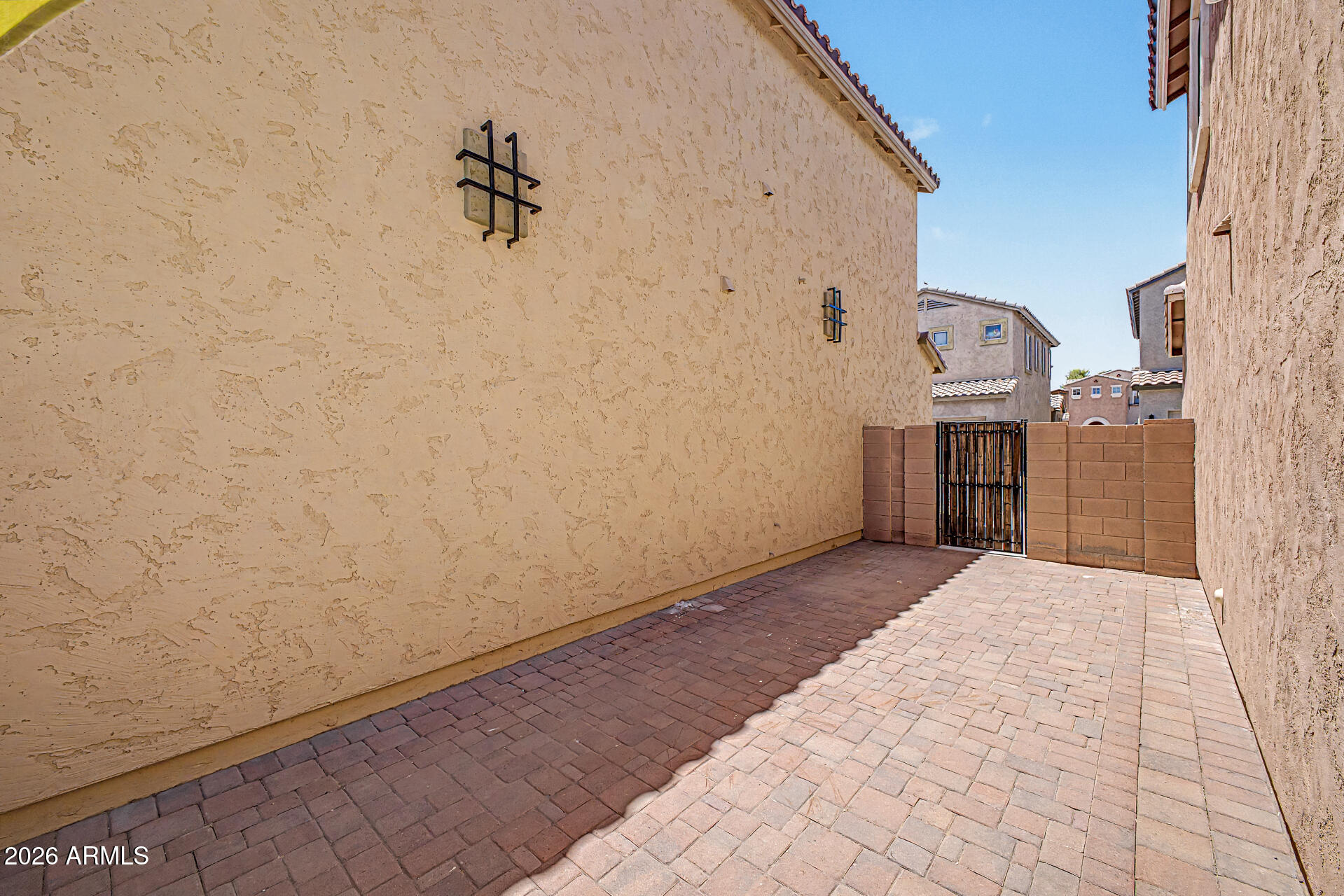 VINSANTO - Residential Lease