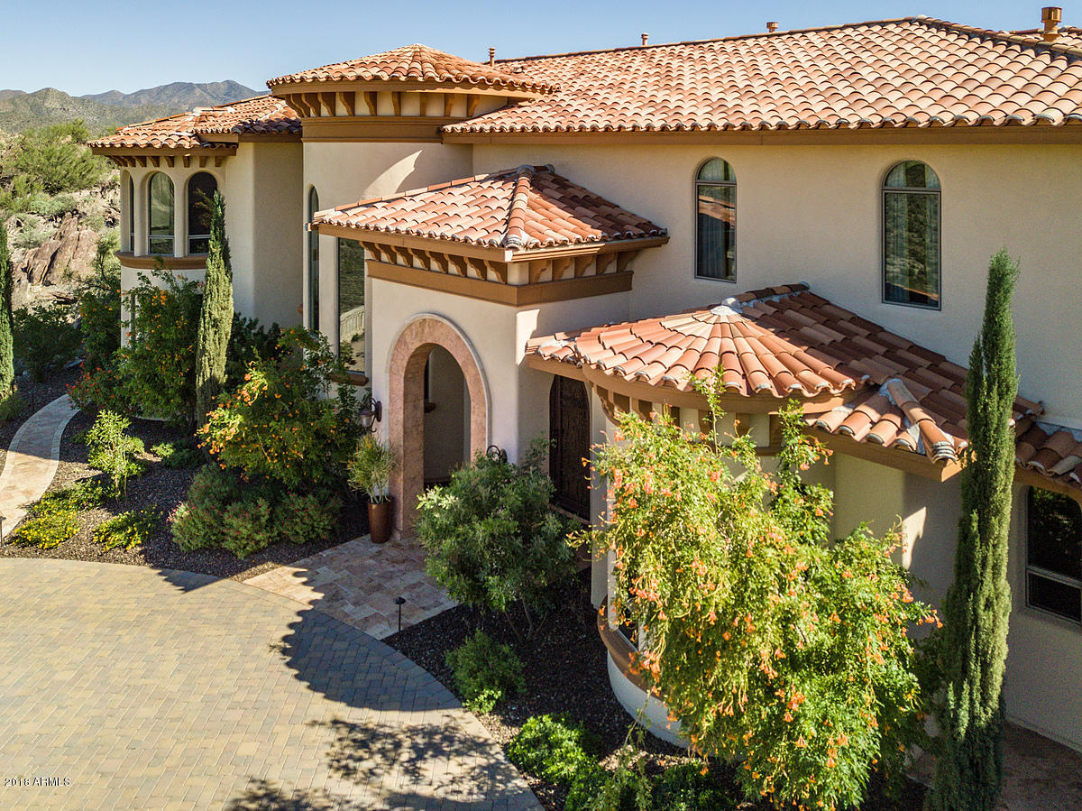 TOP OF THE MOUNTAIN
SEVEN SISTERS - Residential