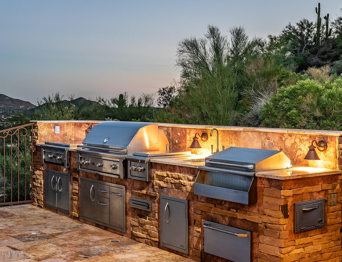 TOP OF THE MOUNTAIN
SEVEN SISTERS - Residential
