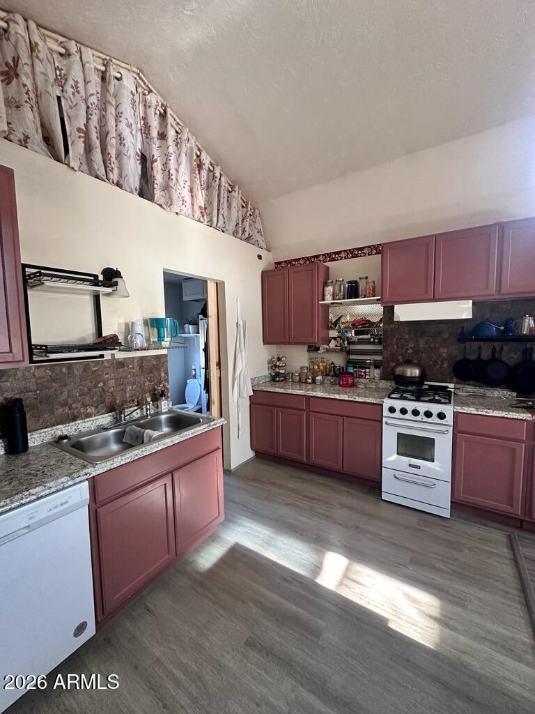 APACHE WOODLAND ESTATES - Residential