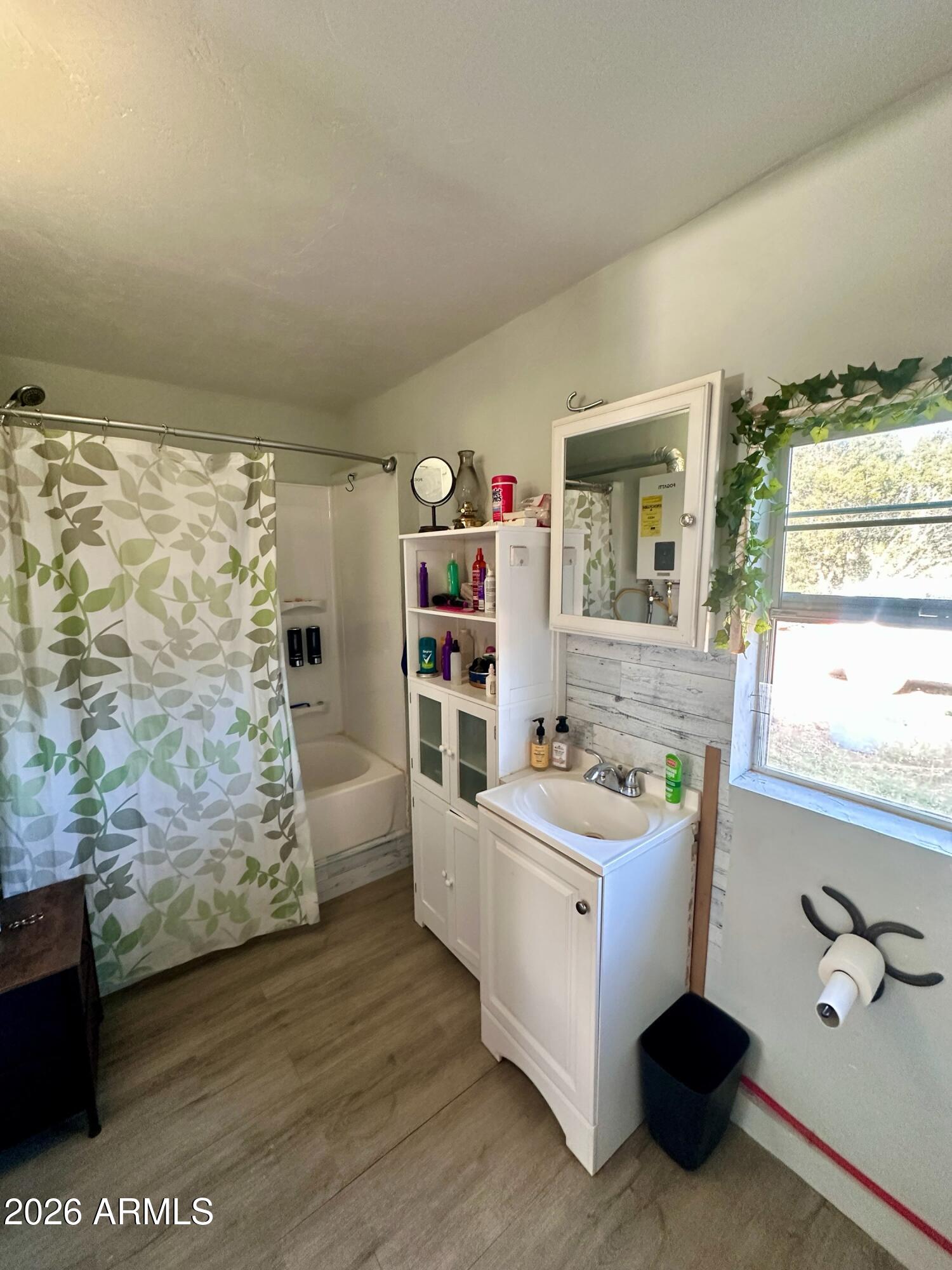 APACHE WOODLAND ESTATES - Residential