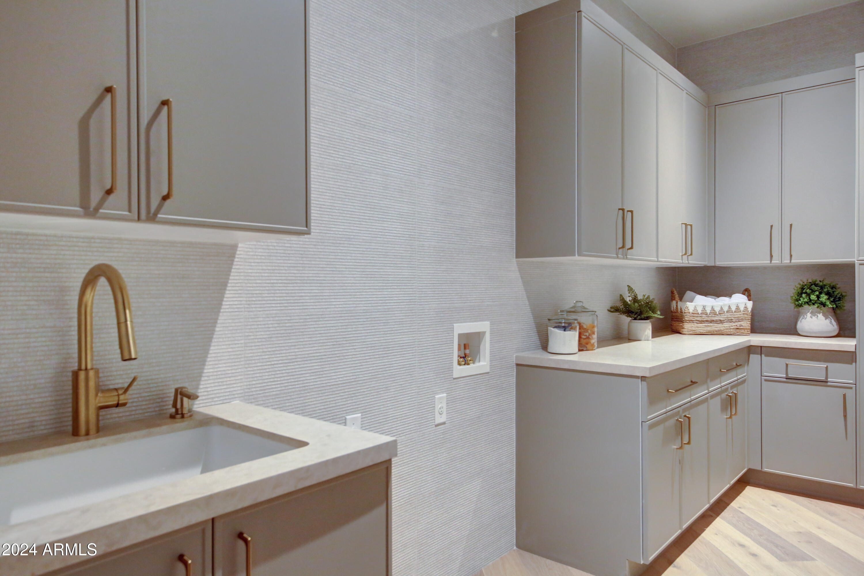 SCOTTSDALE MOUNTAIN - Residential