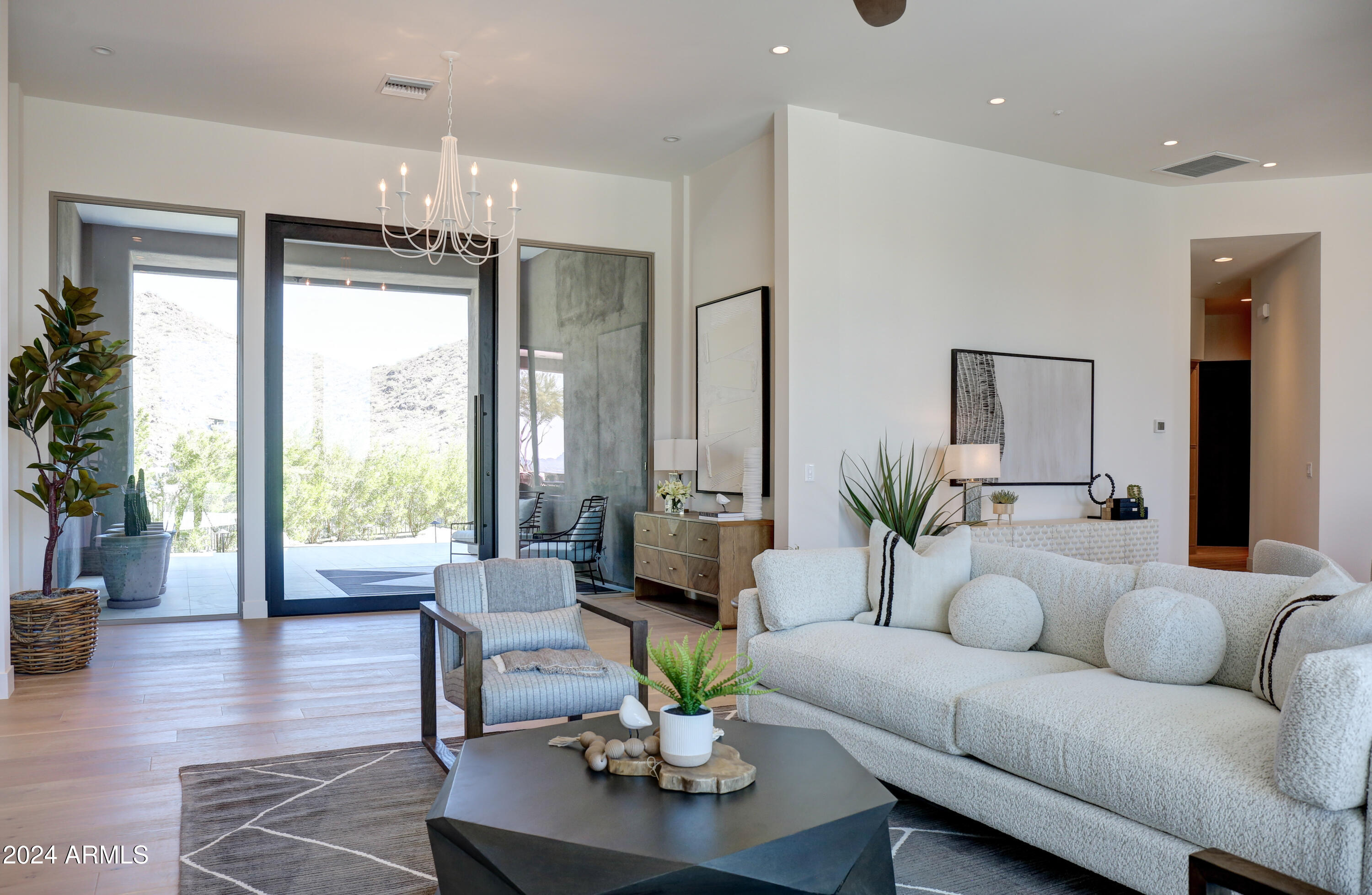 SCOTTSDALE MOUNTAIN - Residential