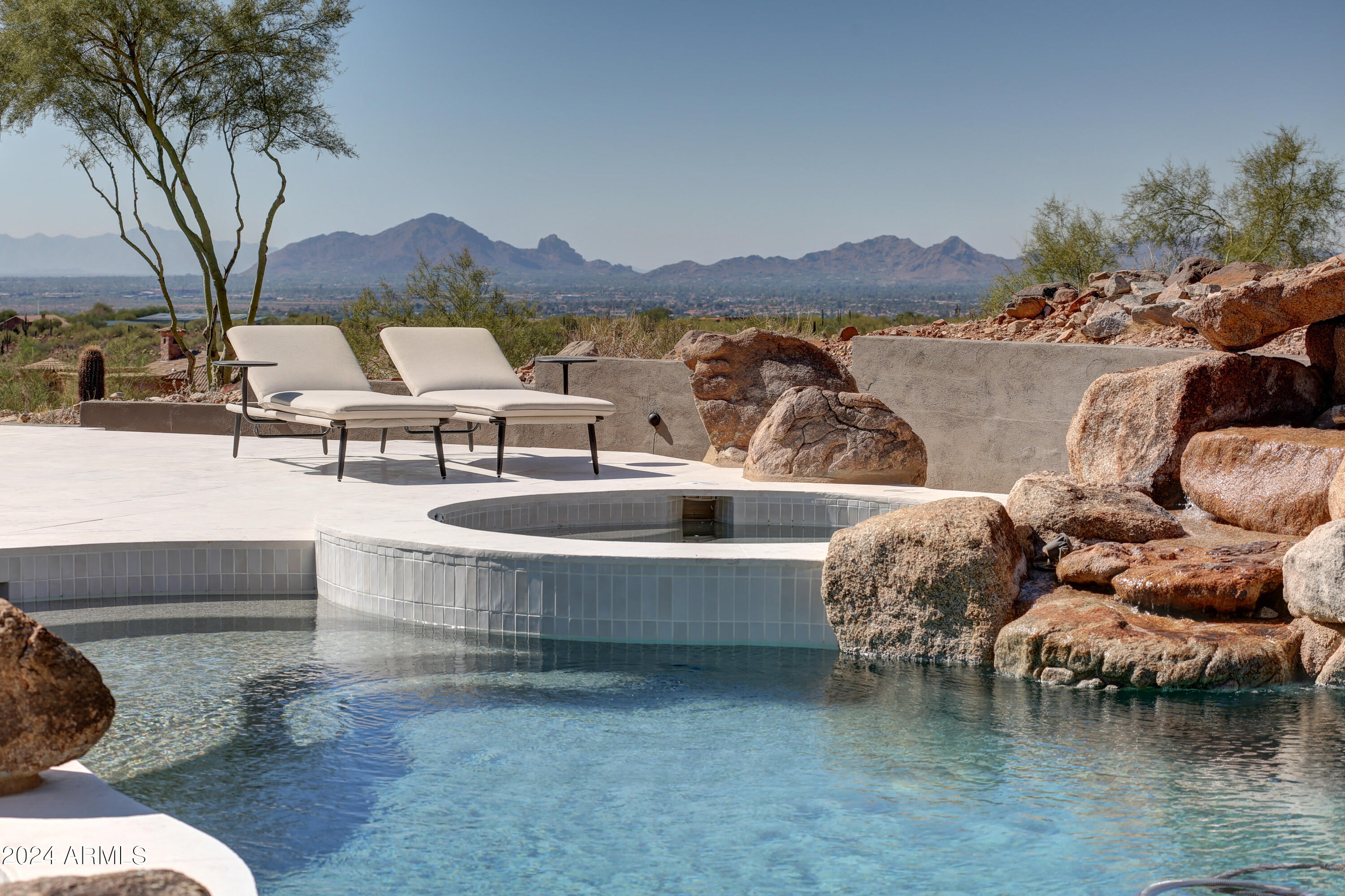 SCOTTSDALE MOUNTAIN - Residential