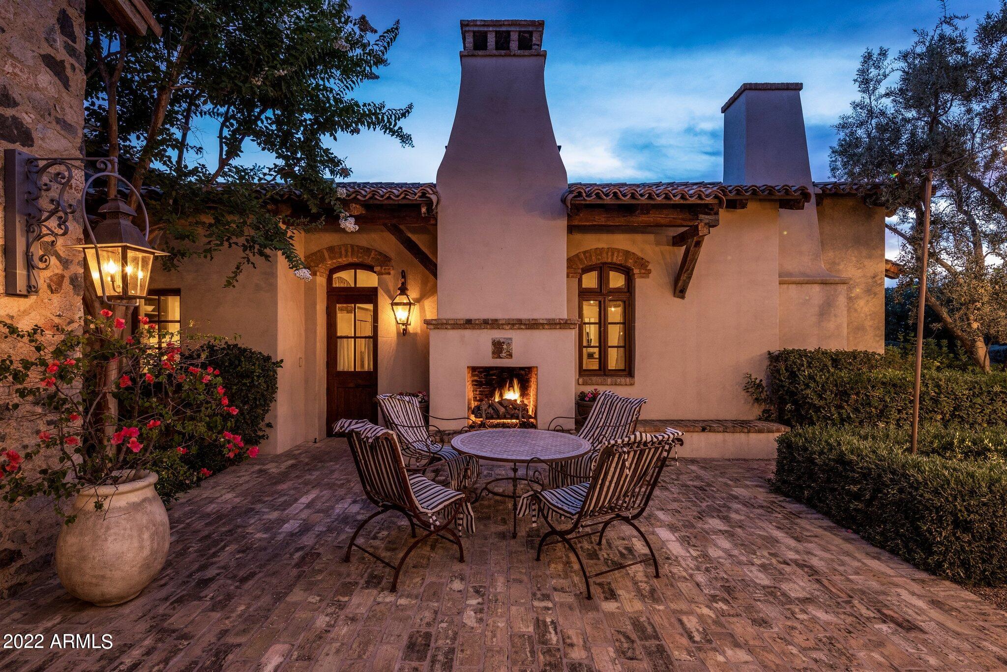 DESERT FAIRWAYS ESTATES - Residential