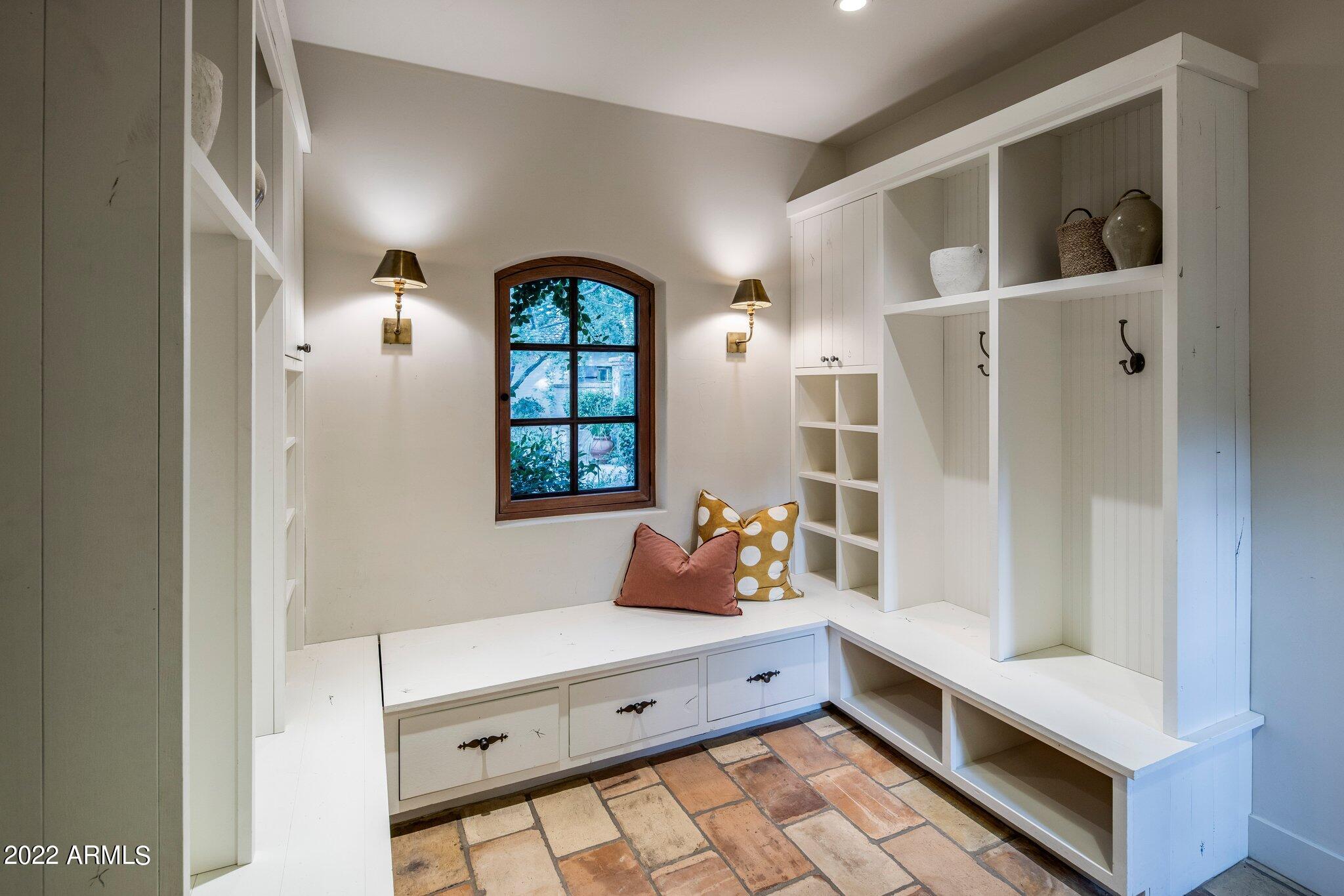 DESERT FAIRWAYS ESTATES - Residential