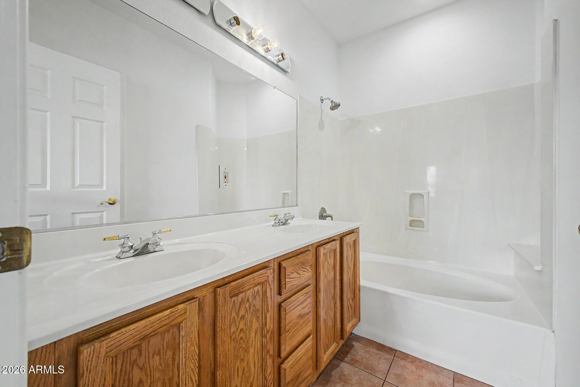 SUPERSTITION LAKES UNIT 2 CONDOMINIUM AMD - Residential