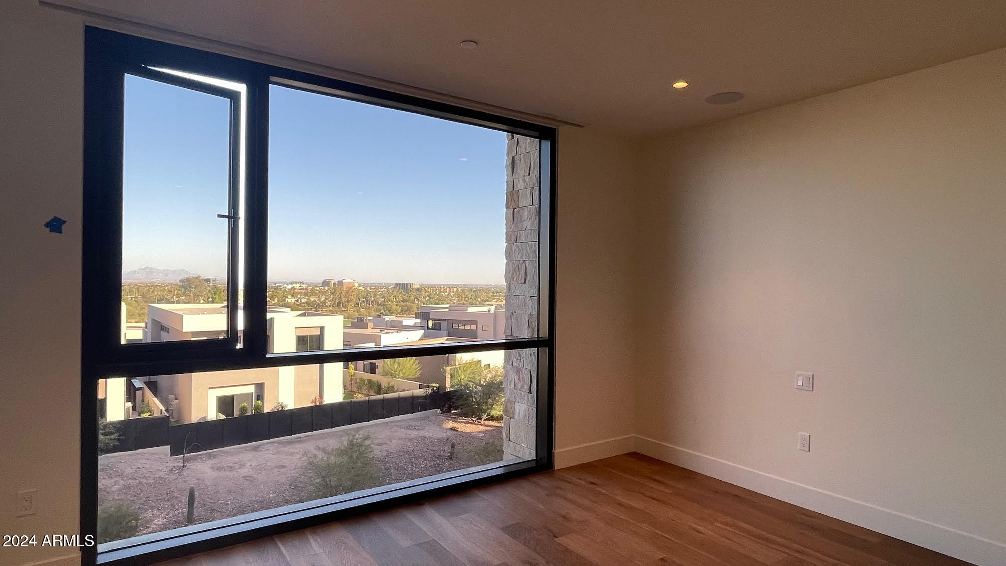 PHOENICIAN - Residential