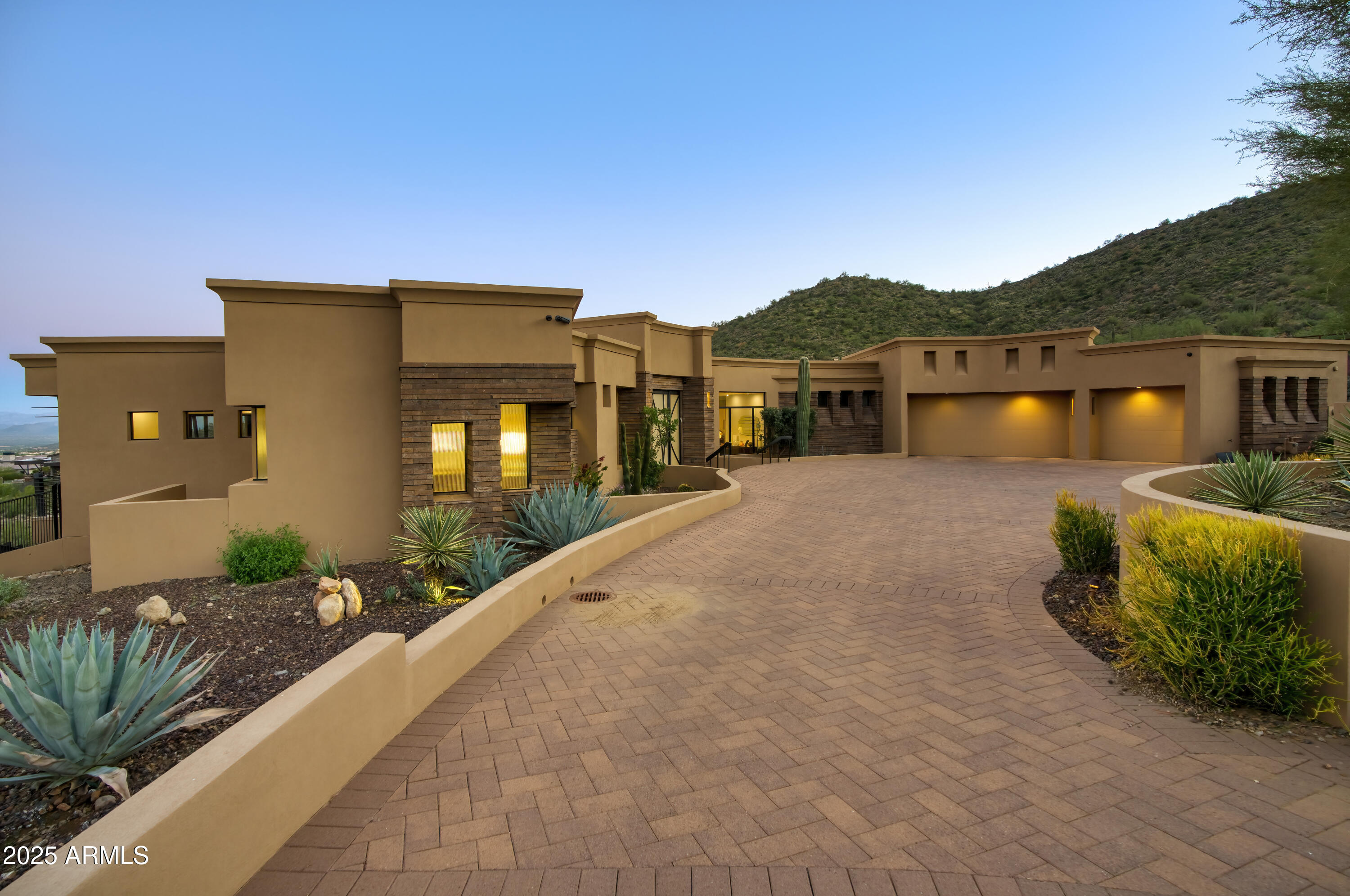 EAGLES NEST - Residential