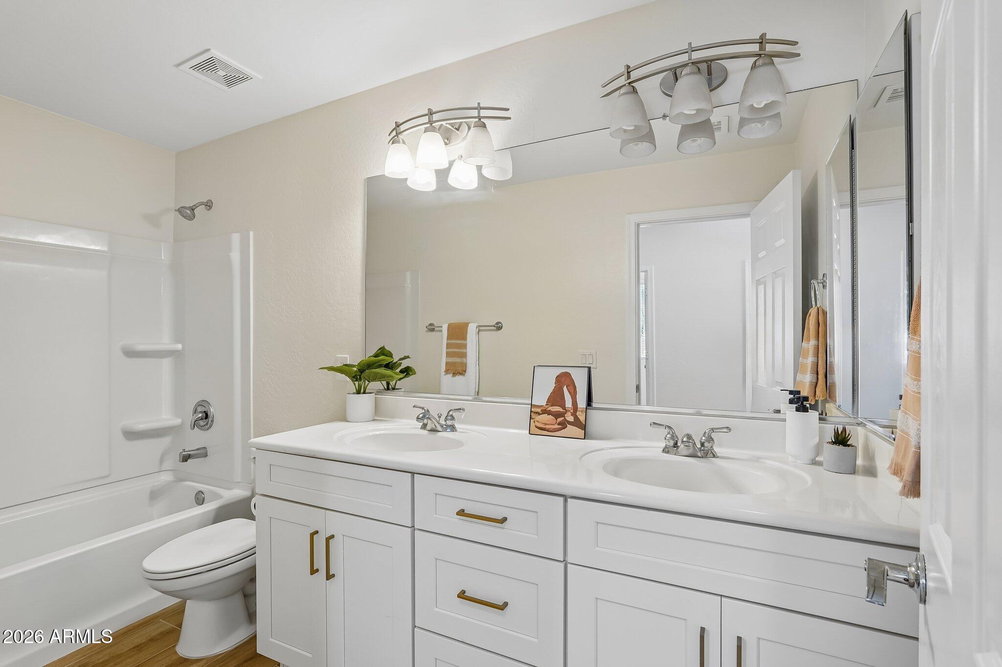 LITCHFIELD FARMS - Residential