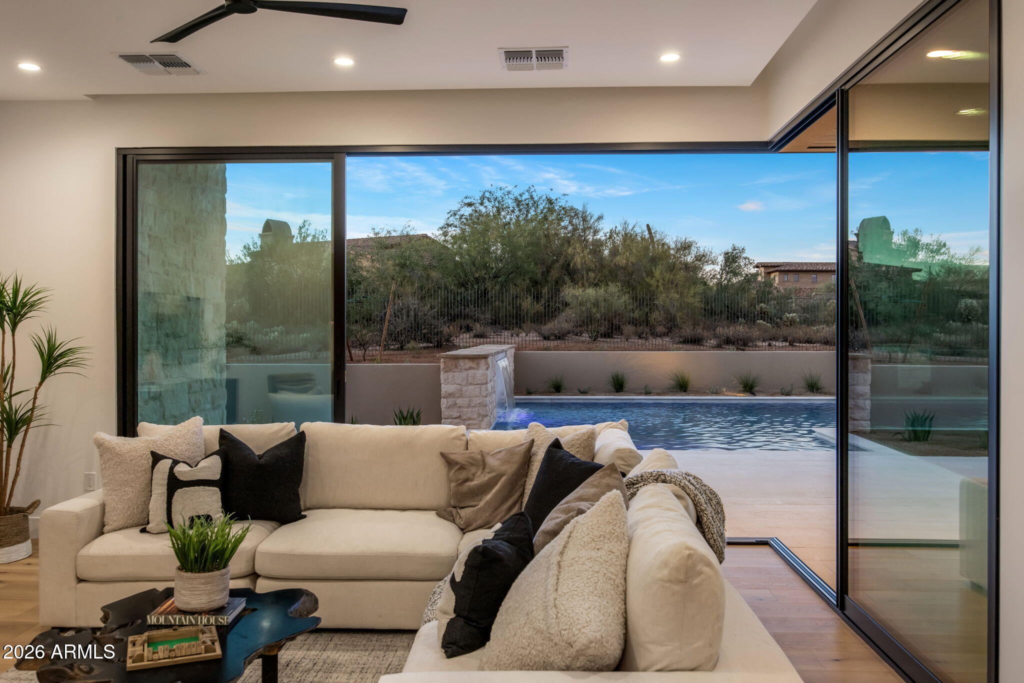WHISPER ROCK UNIT 1 - Residential