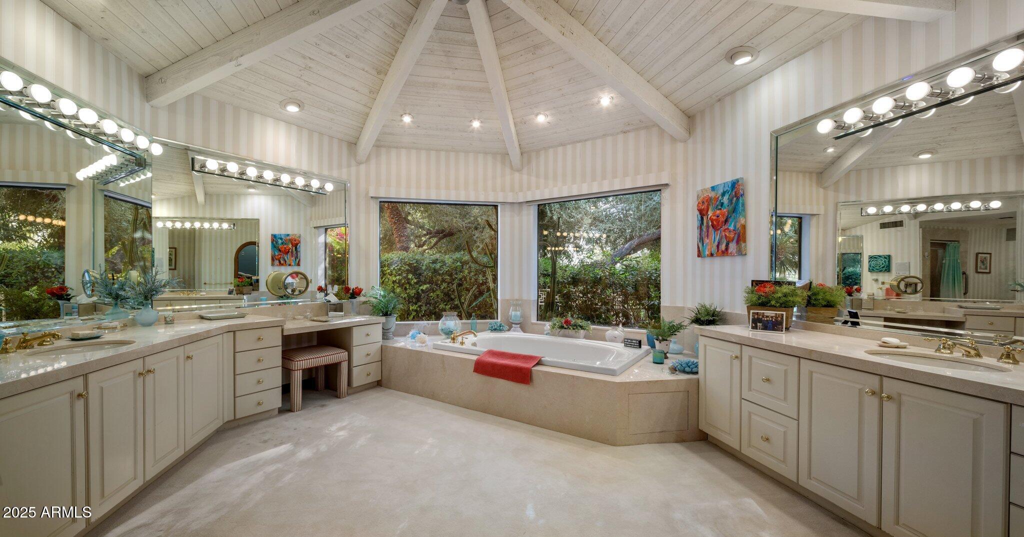 PARADISE VALLEY ESTATES - Residential