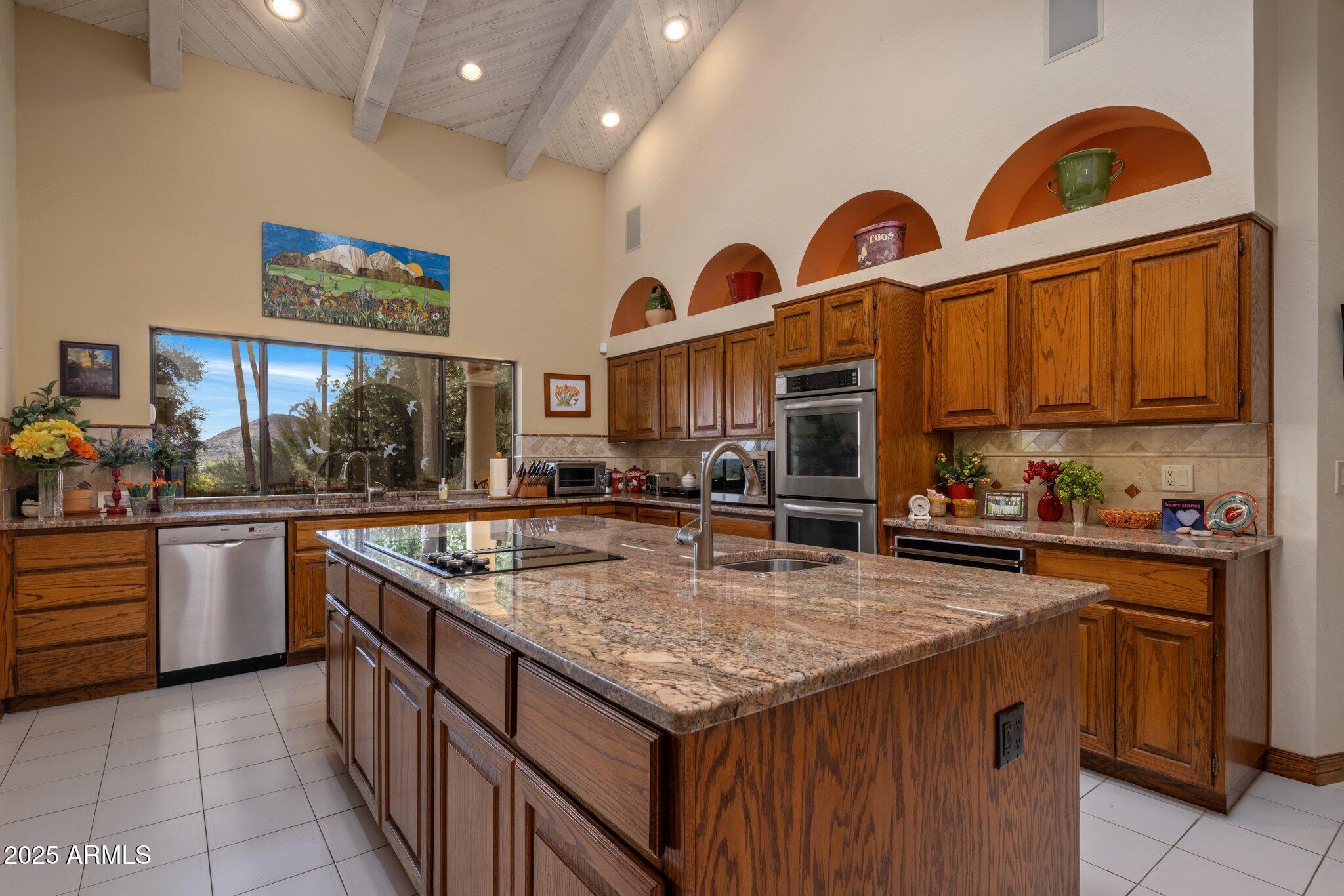 PARADISE VALLEY ESTATES - Residential