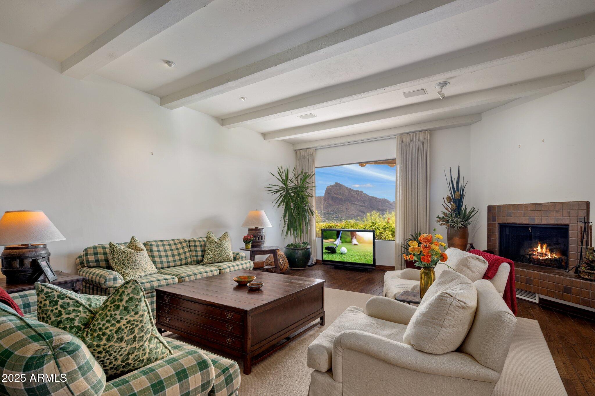 PARADISE VALLEY ESTATES - Residential