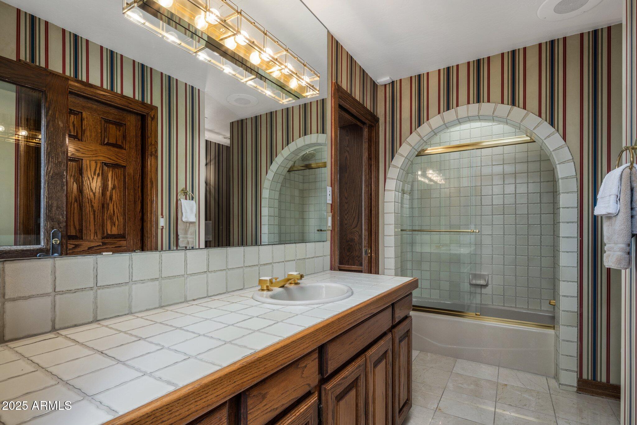 PARADISE VALLEY ESTATES - Residential