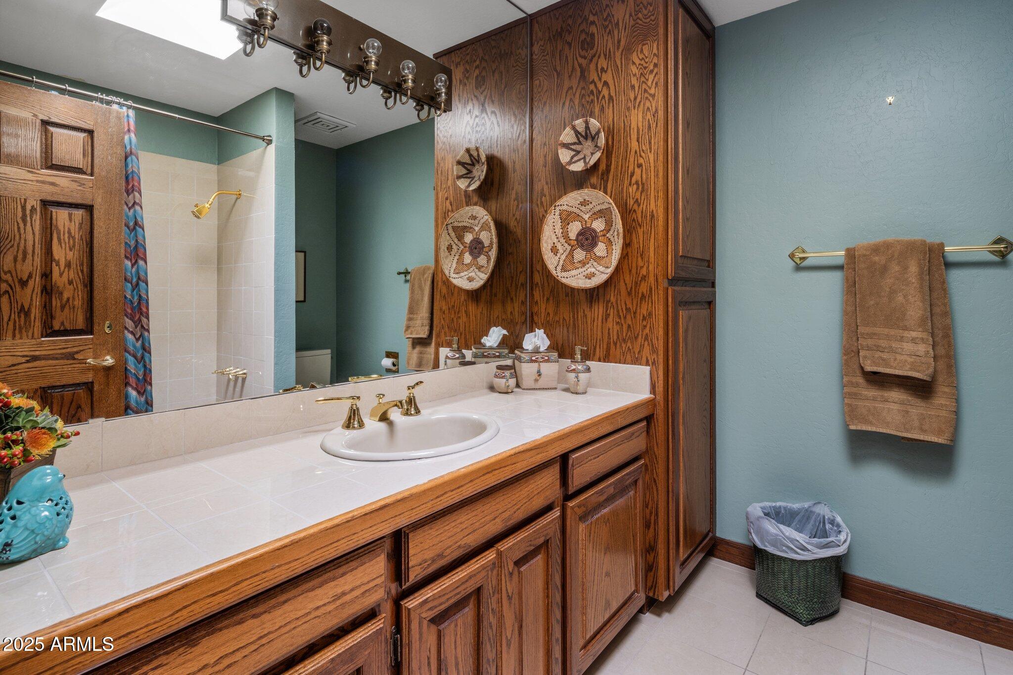 PARADISE VALLEY ESTATES - Residential