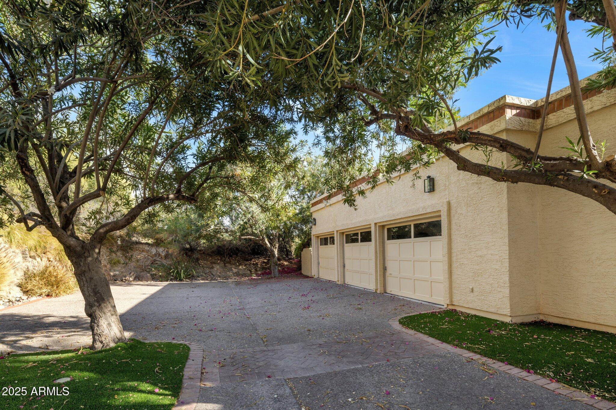 PARADISE VALLEY ESTATES - Residential