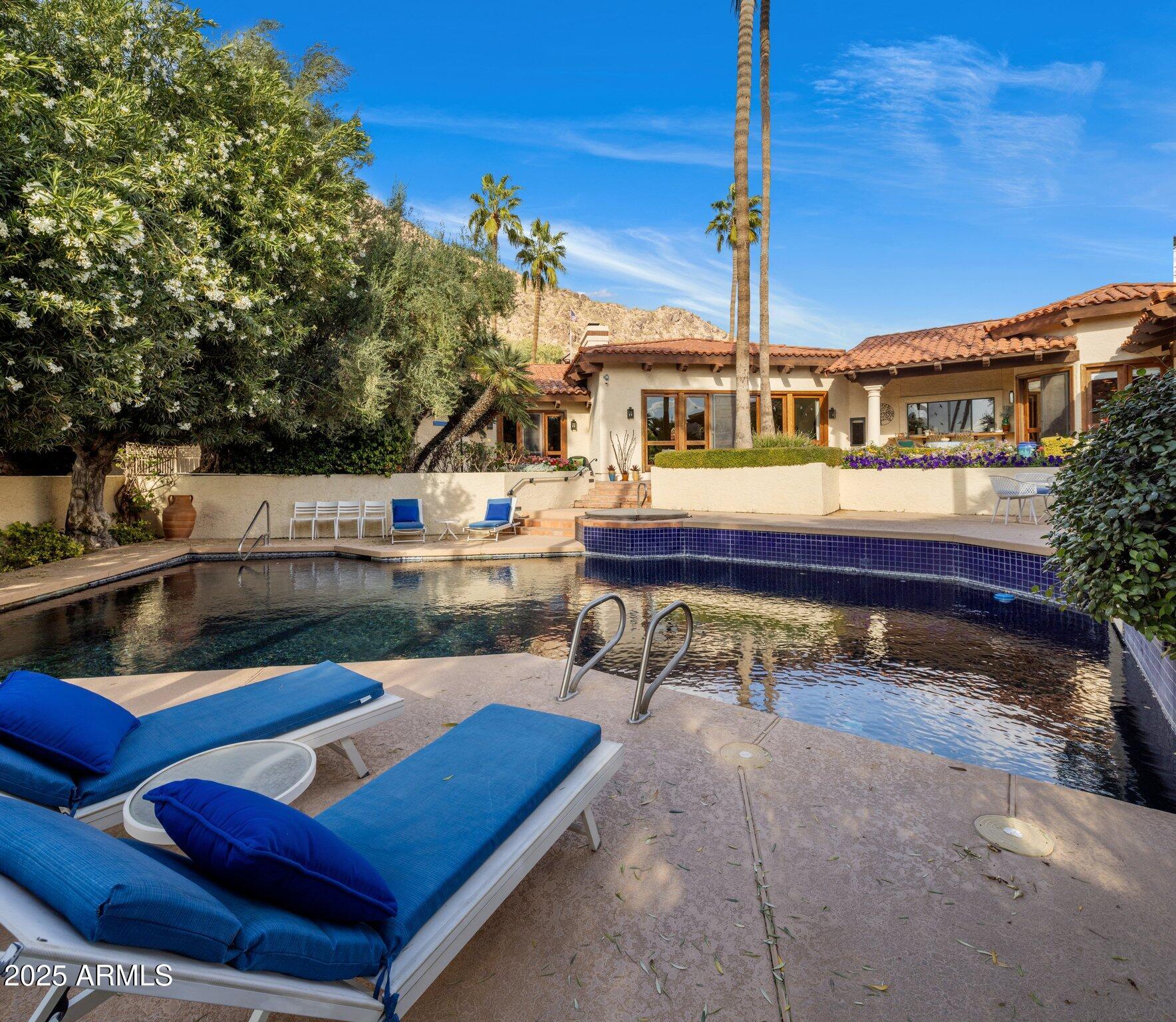 PARADISE VALLEY ESTATES - Residential