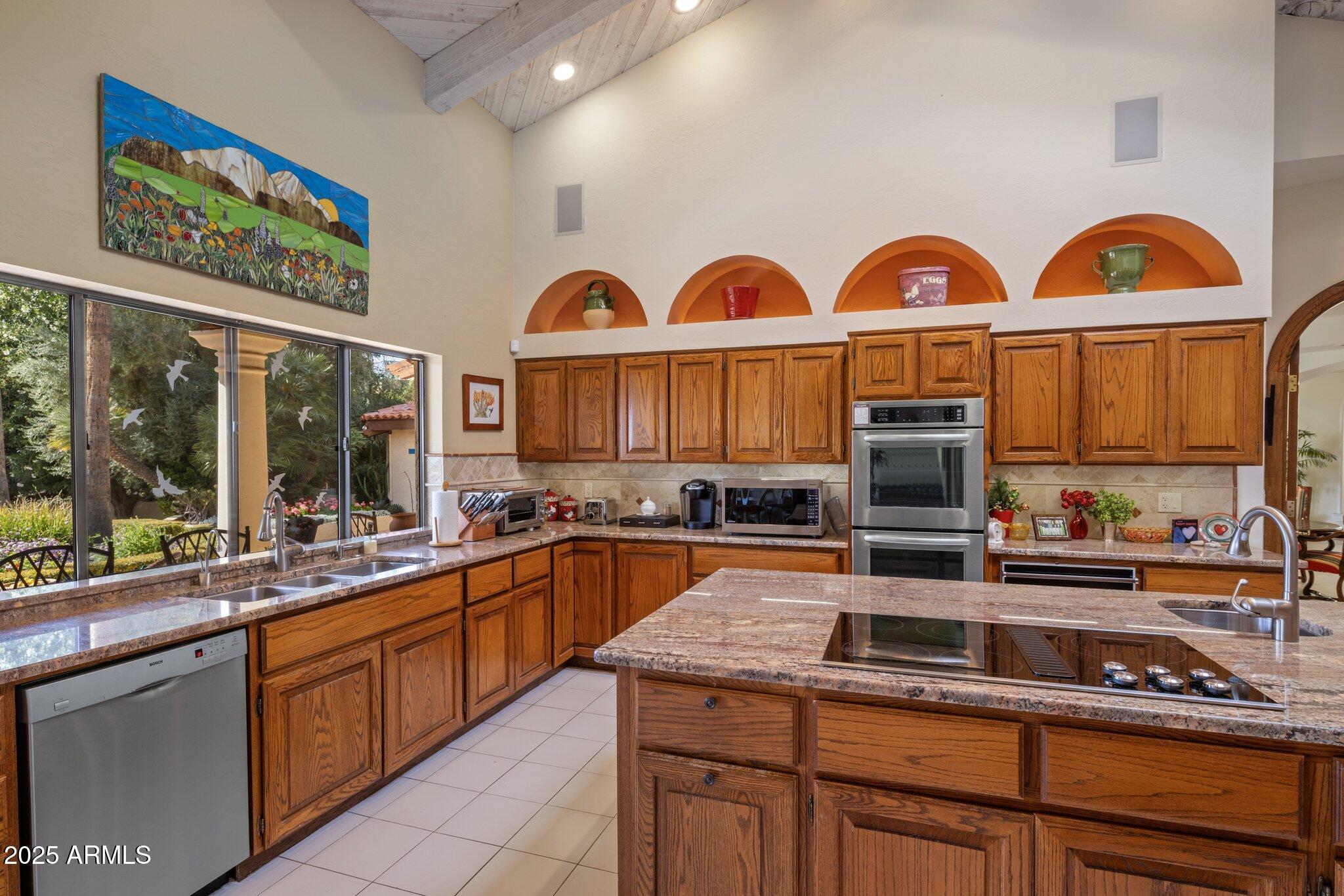 PARADISE VALLEY ESTATES - Residential