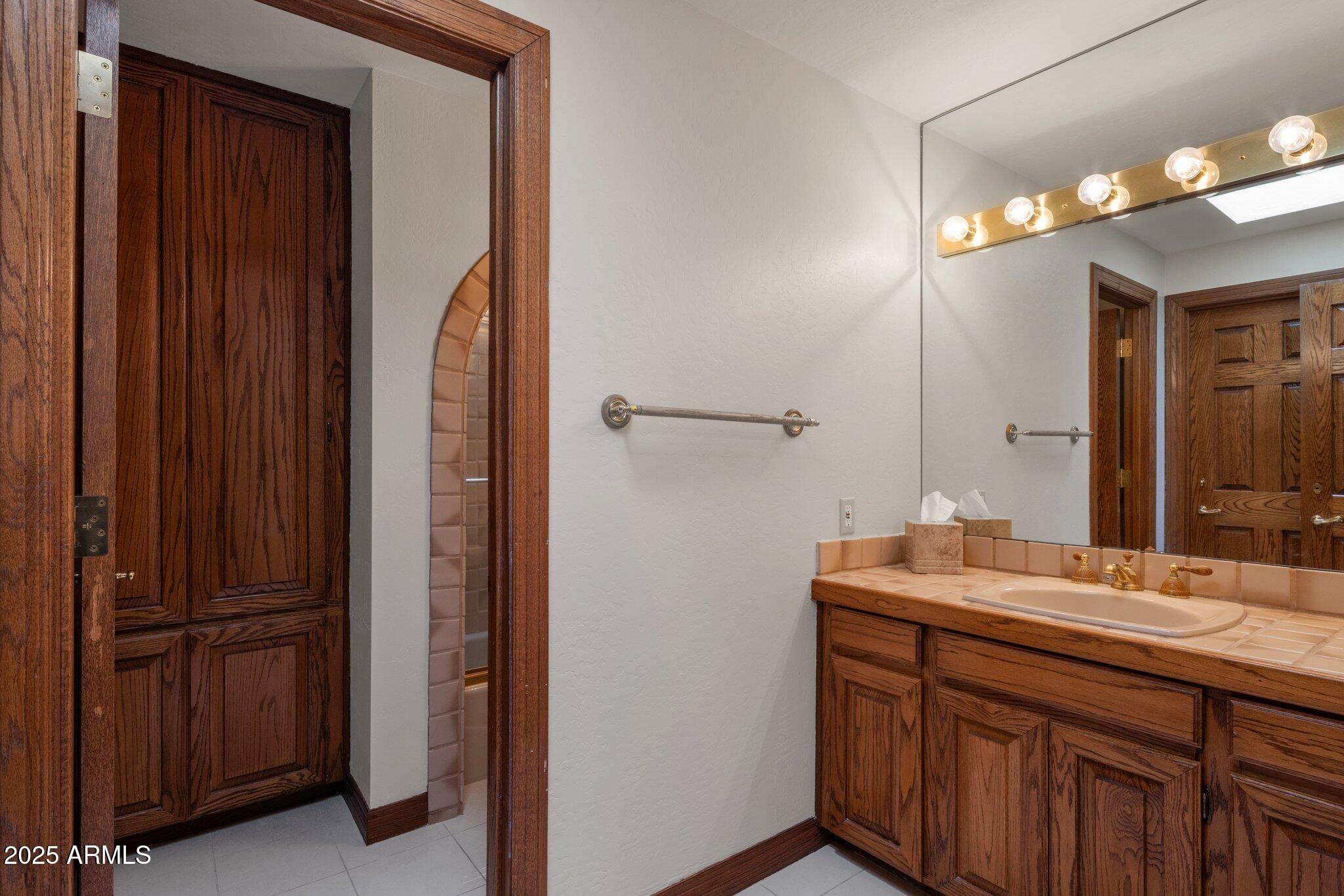 PARADISE VALLEY ESTATES - Residential