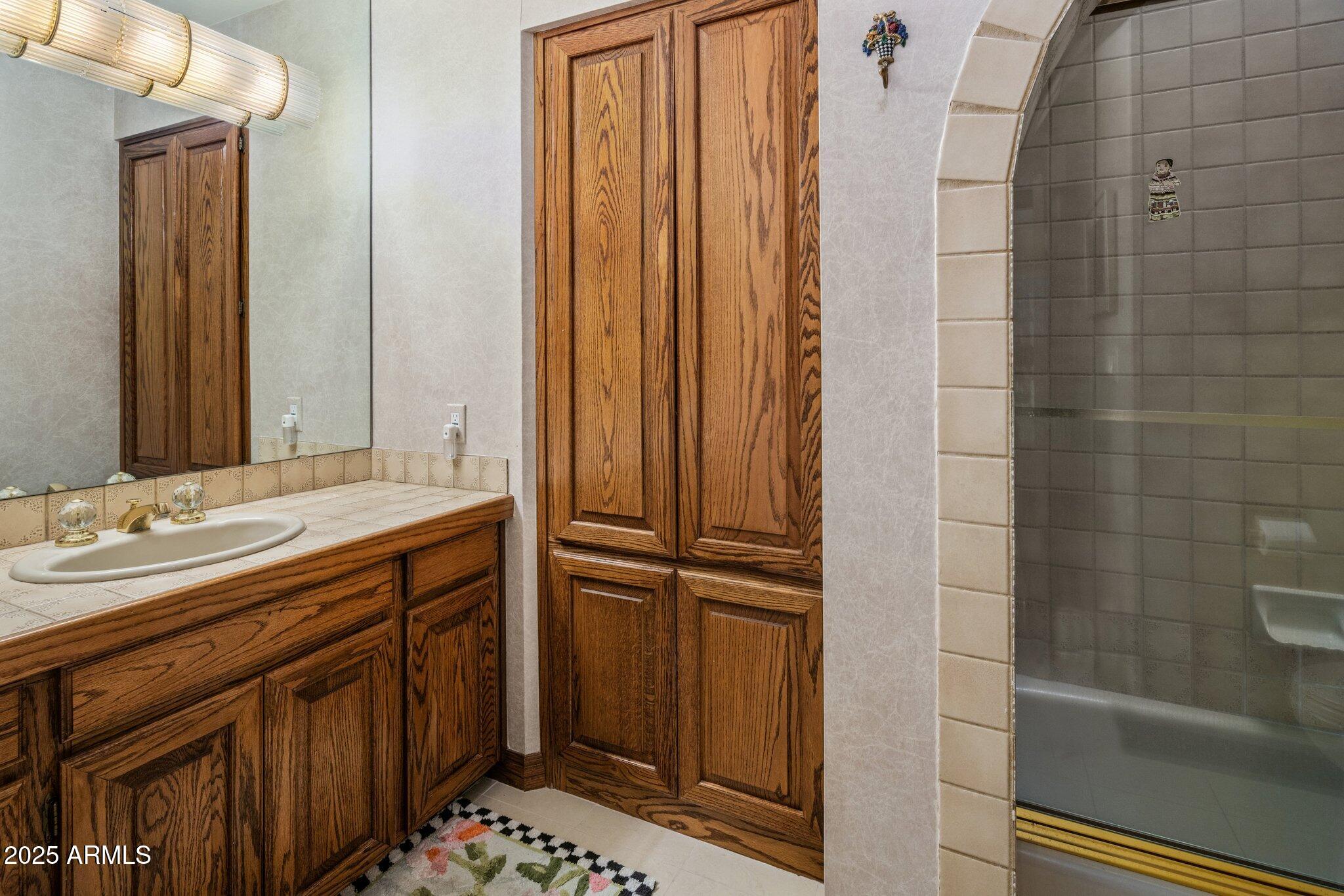 PARADISE VALLEY ESTATES - Residential