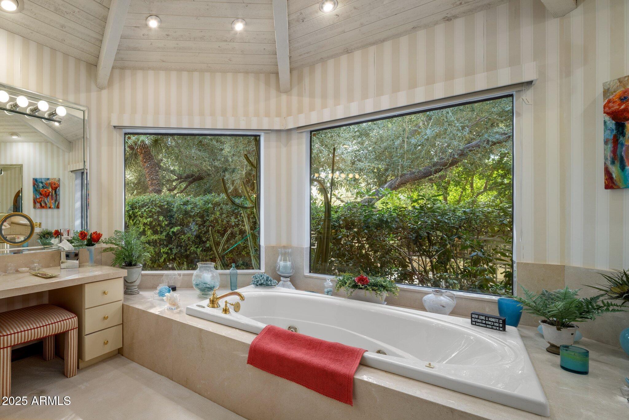 PARADISE VALLEY ESTATES - Residential