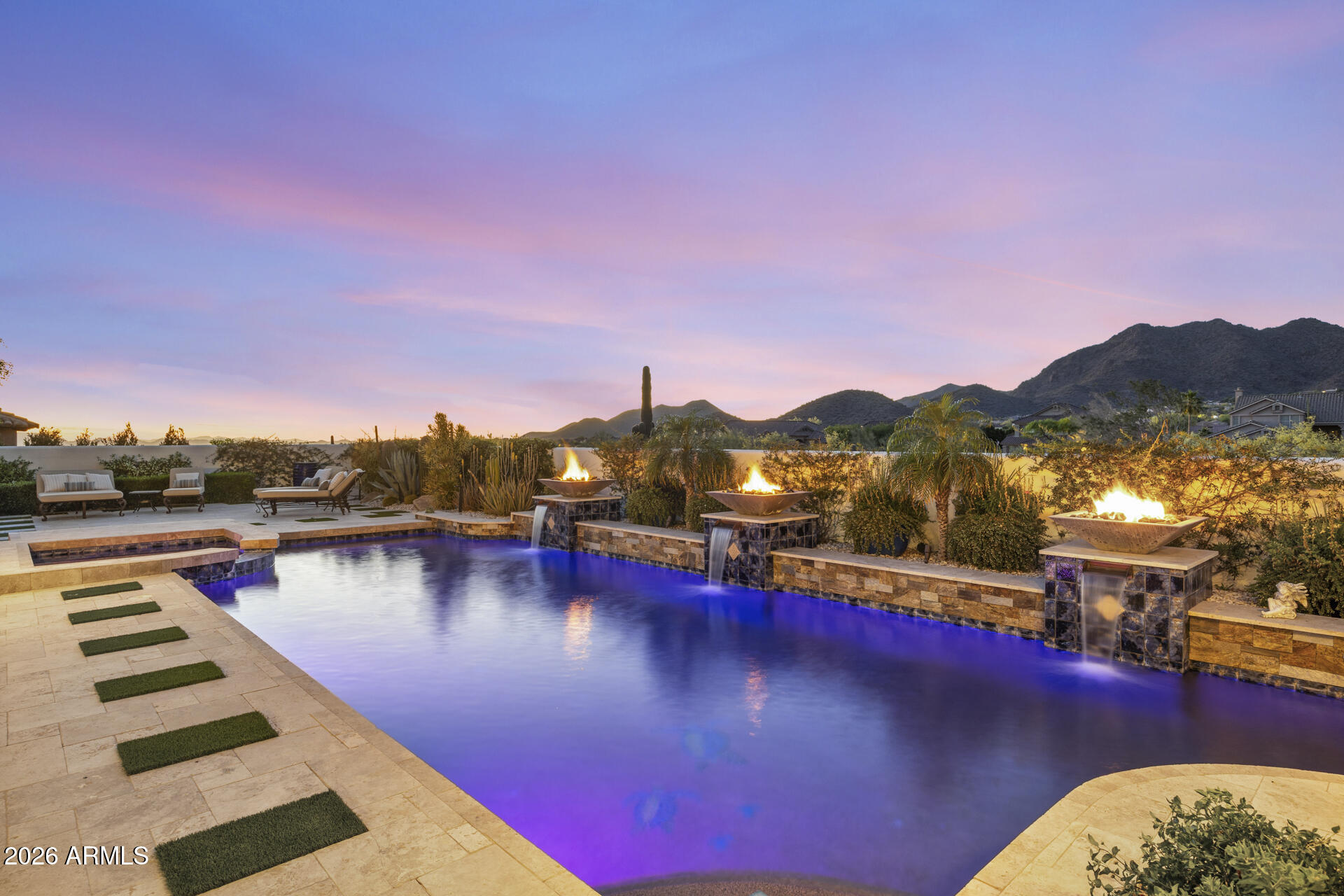 SIERRA HILLS - Residential