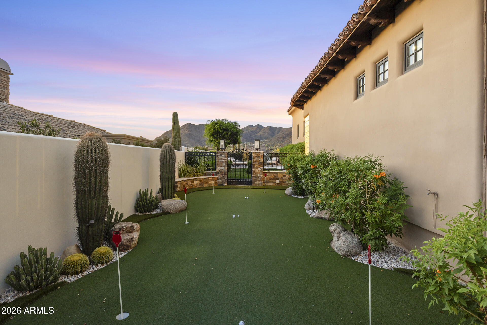 SIERRA HILLS - Residential