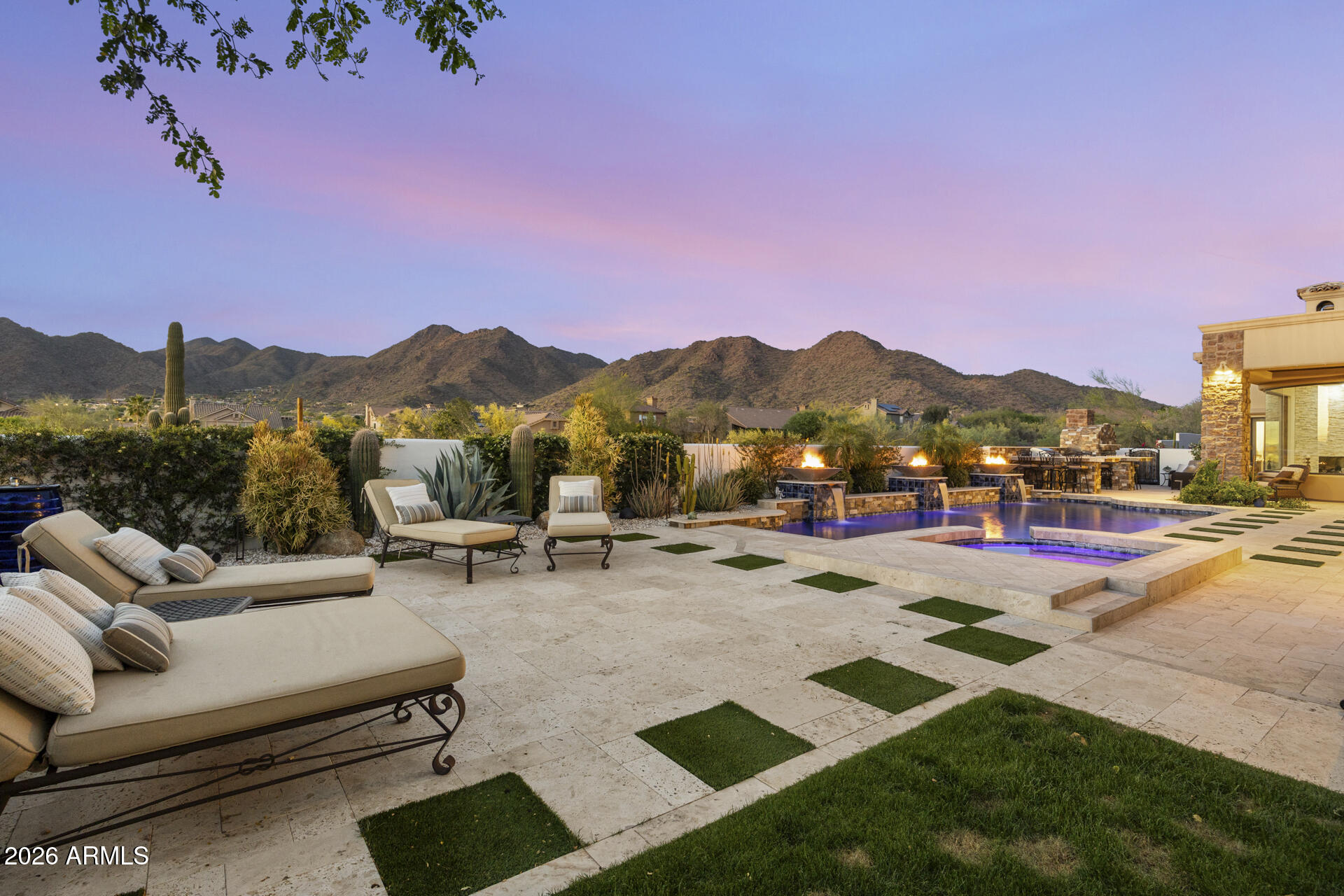 SIERRA HILLS - Residential