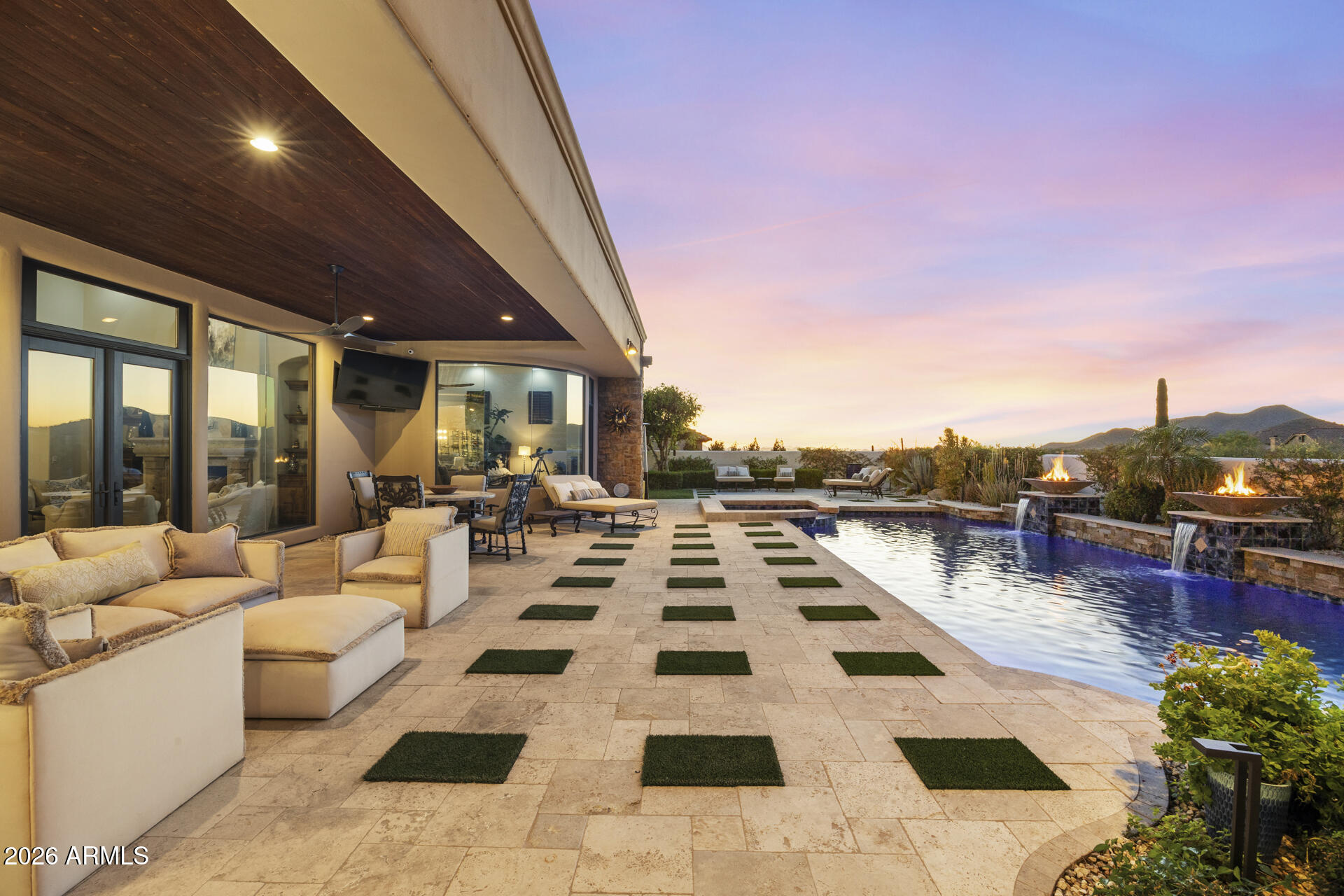 SIERRA HILLS - Residential