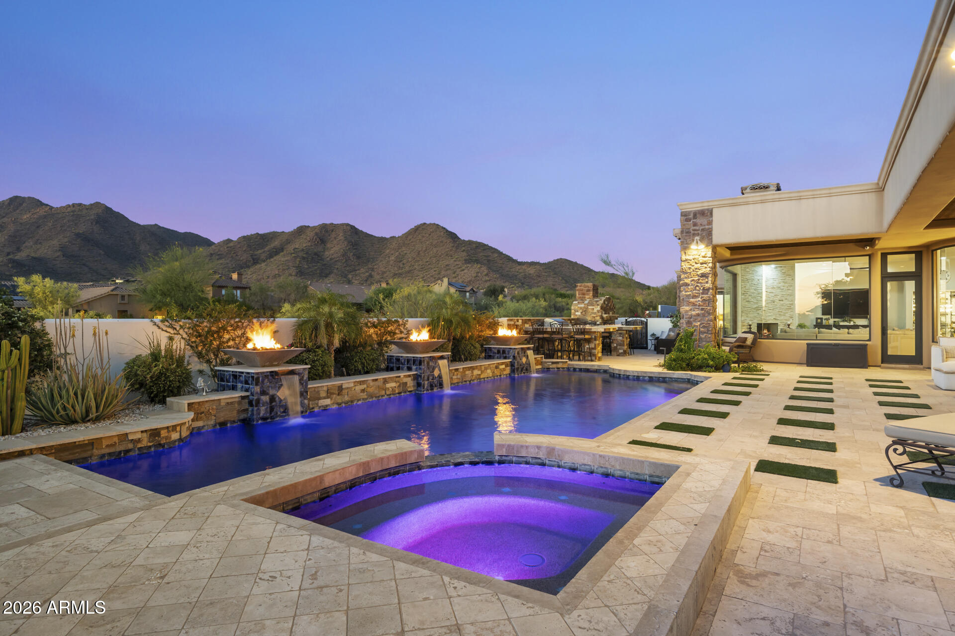 SIERRA HILLS - Residential