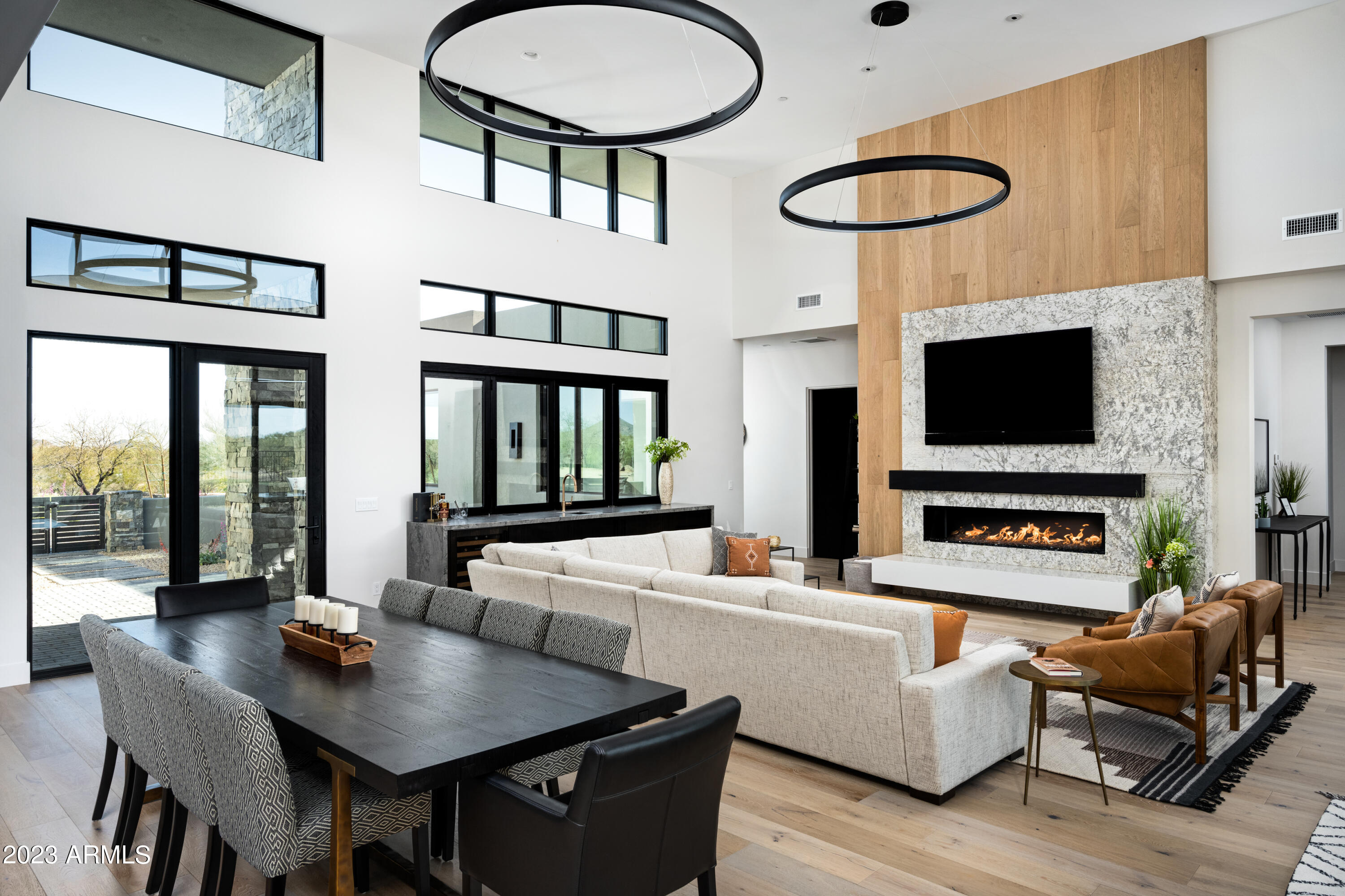 WHISPER ROCK - Residential