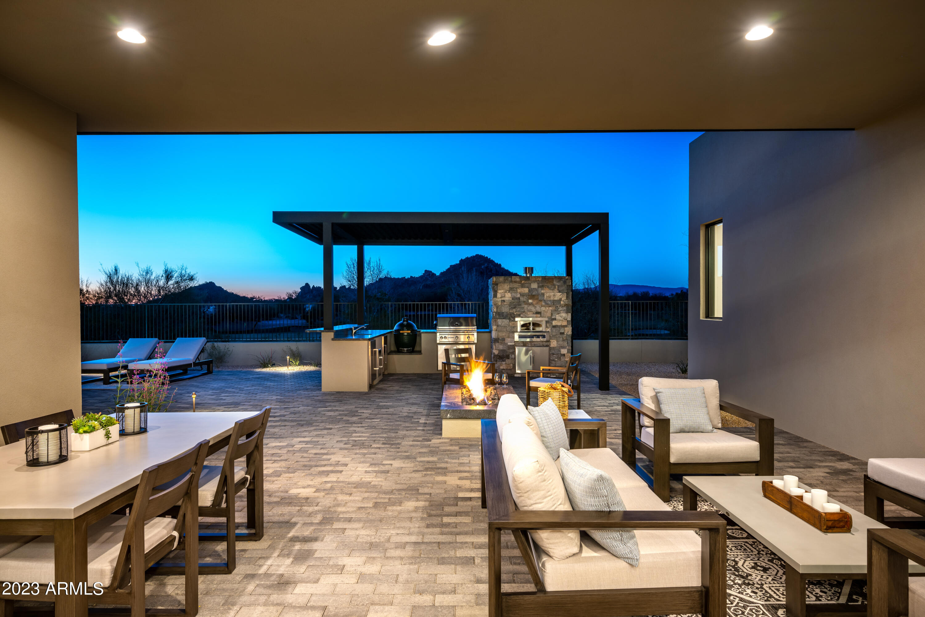WHISPER ROCK - Residential
