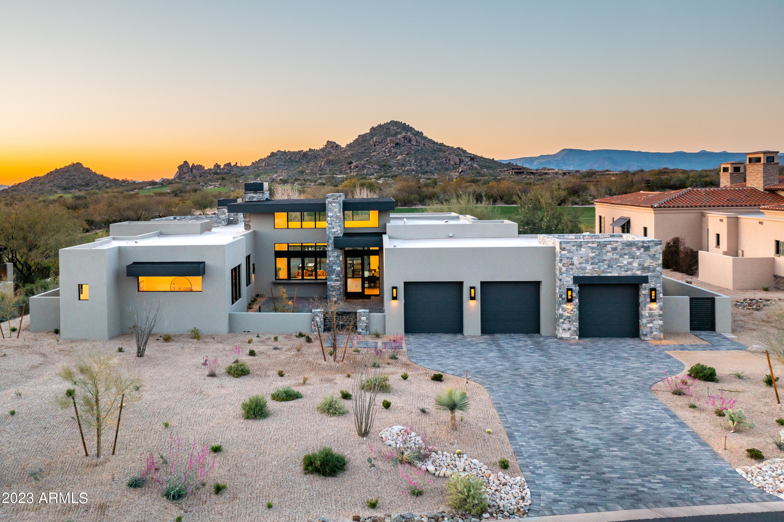 WHISPER ROCK - Residential