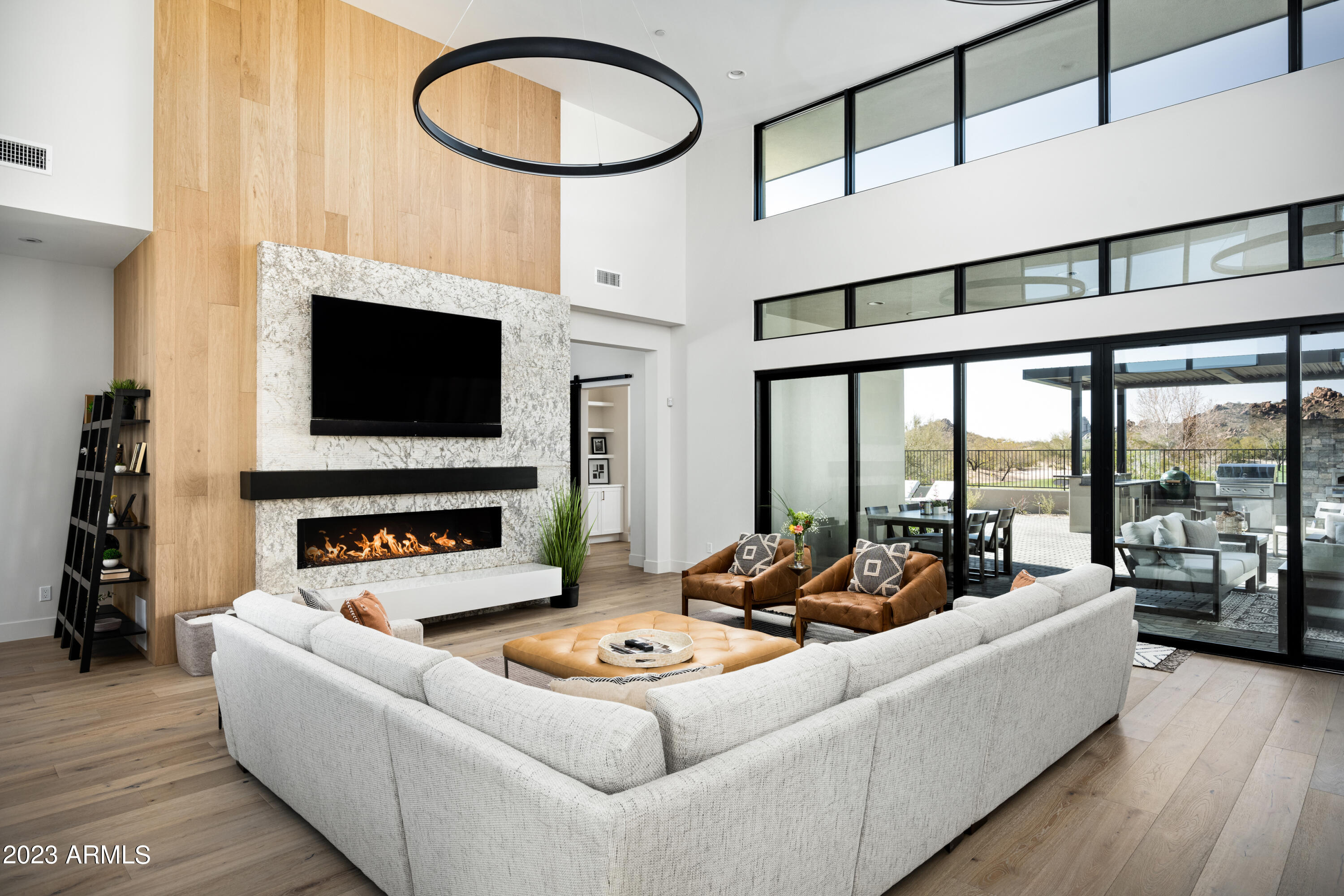 WHISPER ROCK - Residential