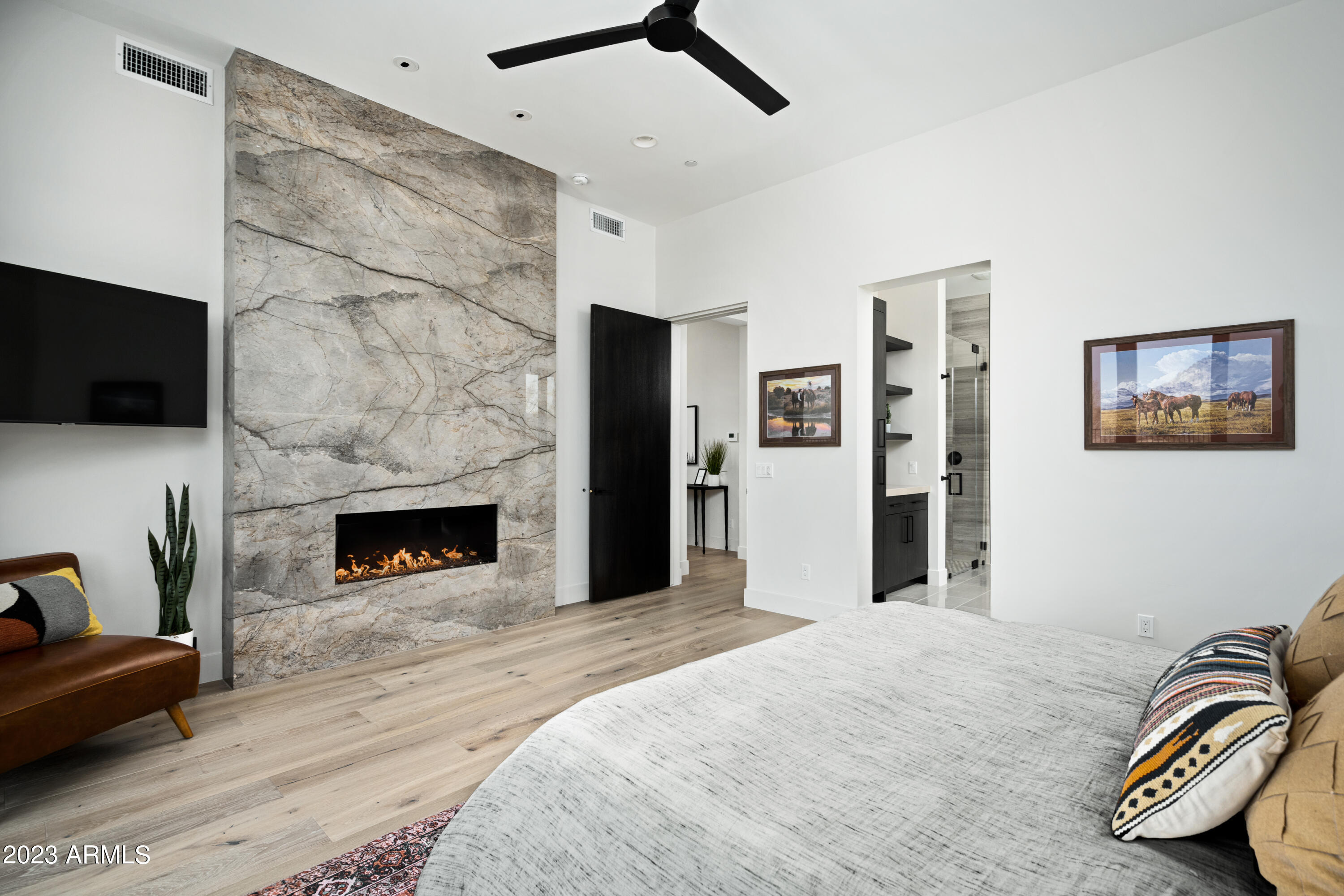 WHISPER ROCK - Residential