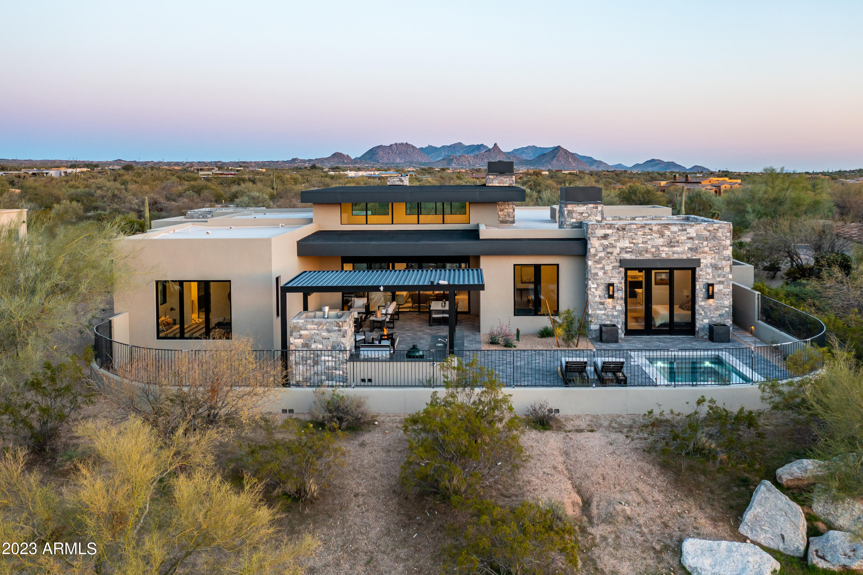 WHISPER ROCK - Residential