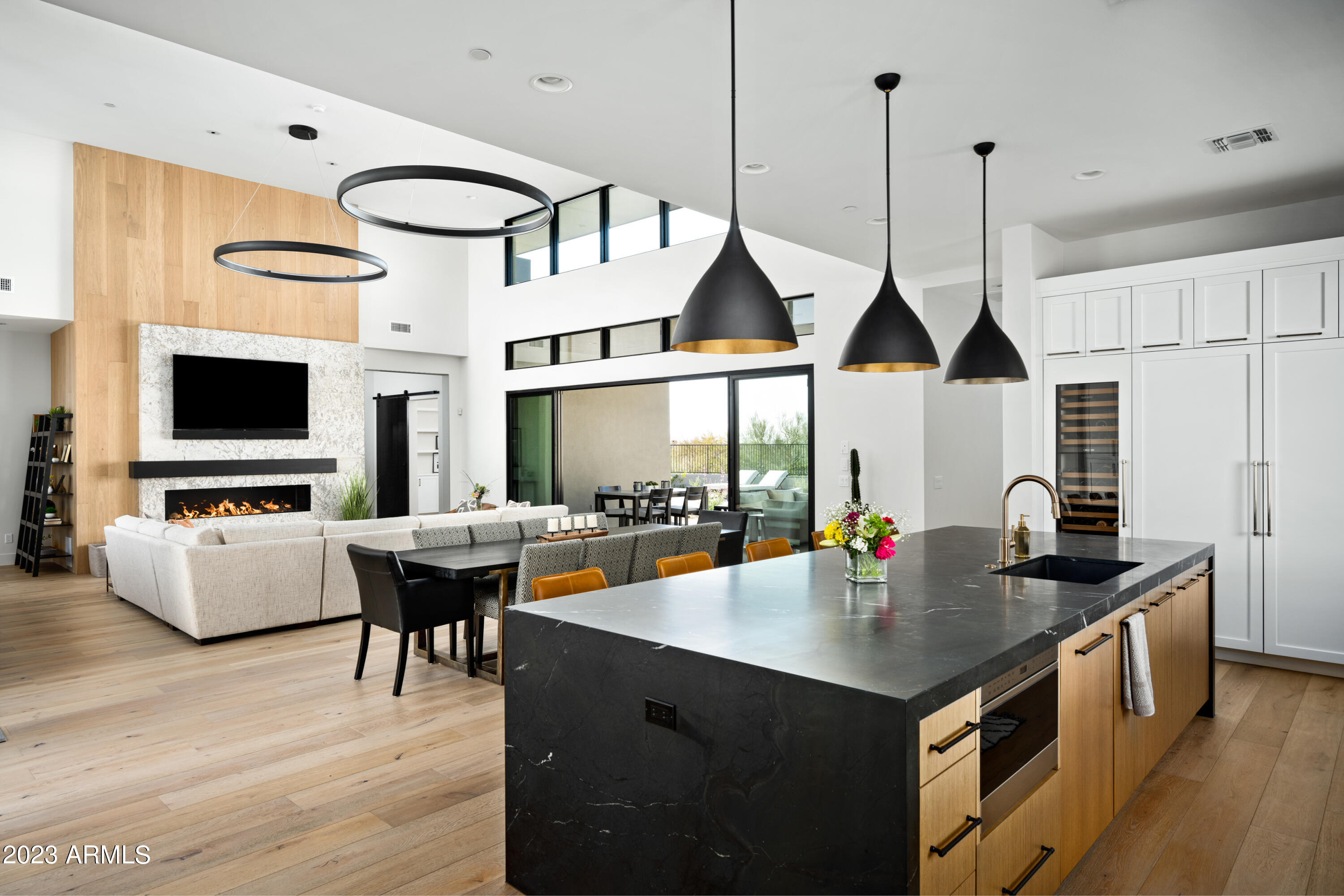 WHISPER ROCK - Residential